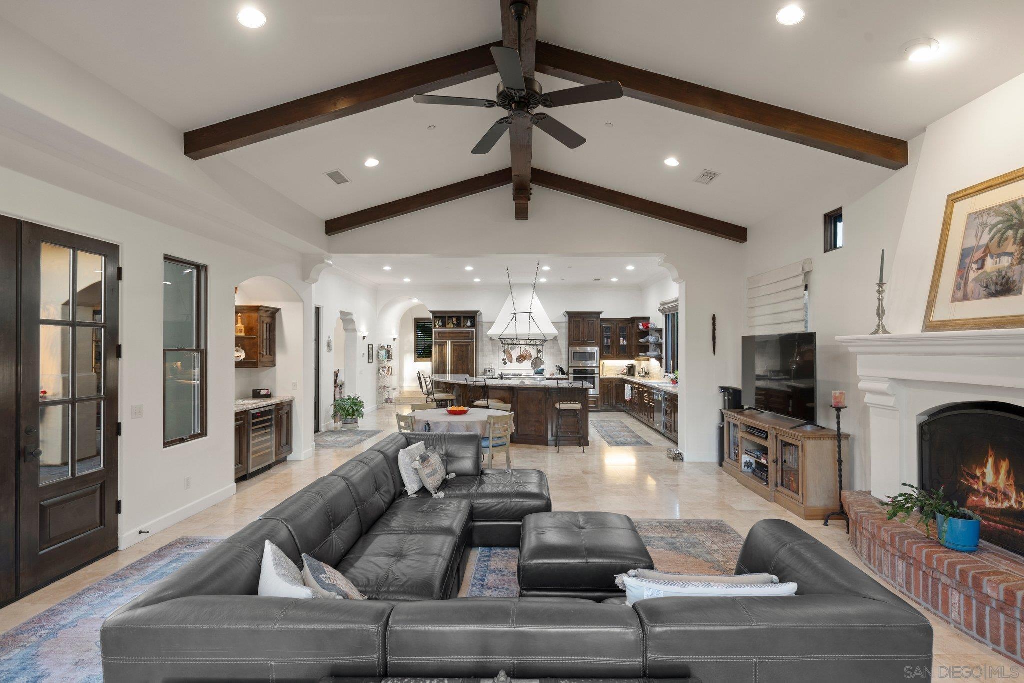 Detail Gallery Image 5 of 39 For 29746  Nella Ln, Vista,  CA 92084 - 4 Beds | 3/1 Baths