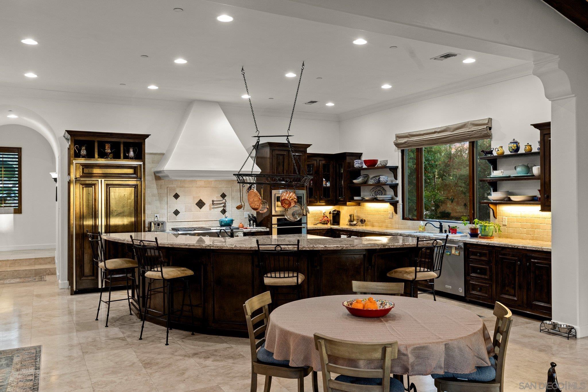 Detail Gallery Image 8 of 39 For 29746  Nella Ln, Vista,  CA 92084 - 4 Beds | 3/1 Baths