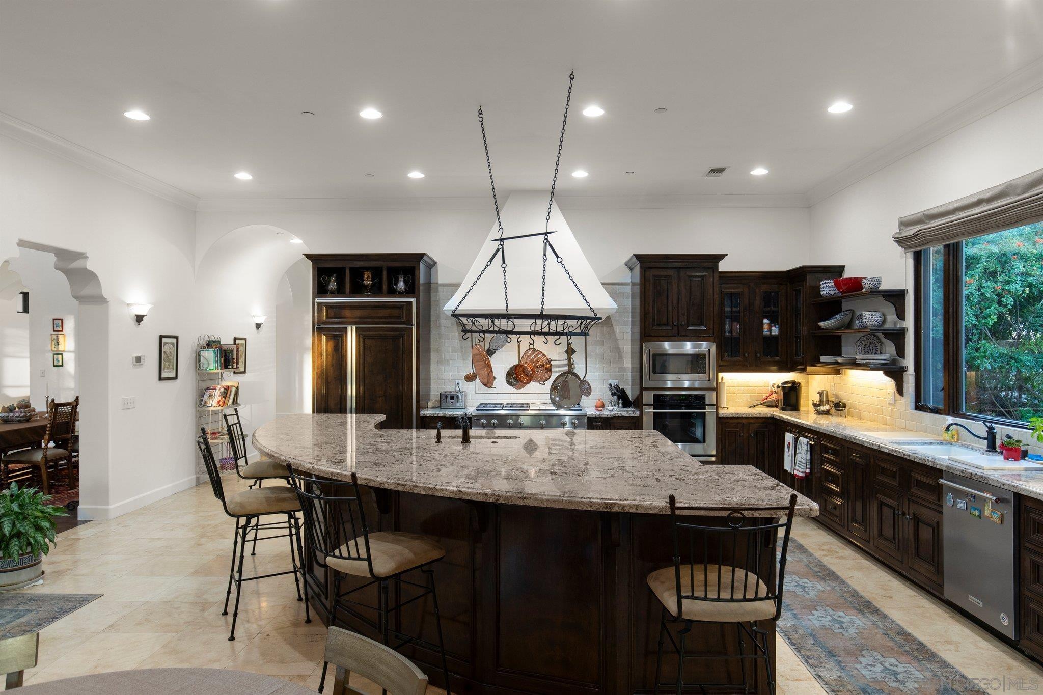 Detail Gallery Image 9 of 39 For 29746  Nella Ln, Vista,  CA 92084 - 4 Beds | 3/1 Baths