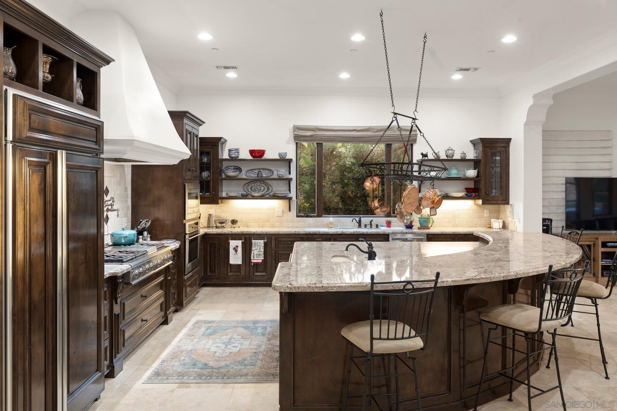 Detail Gallery Image 10 of 39 For 29746  Nella Ln, Vista,  CA 92084 - 4 Beds | 3/1 Baths