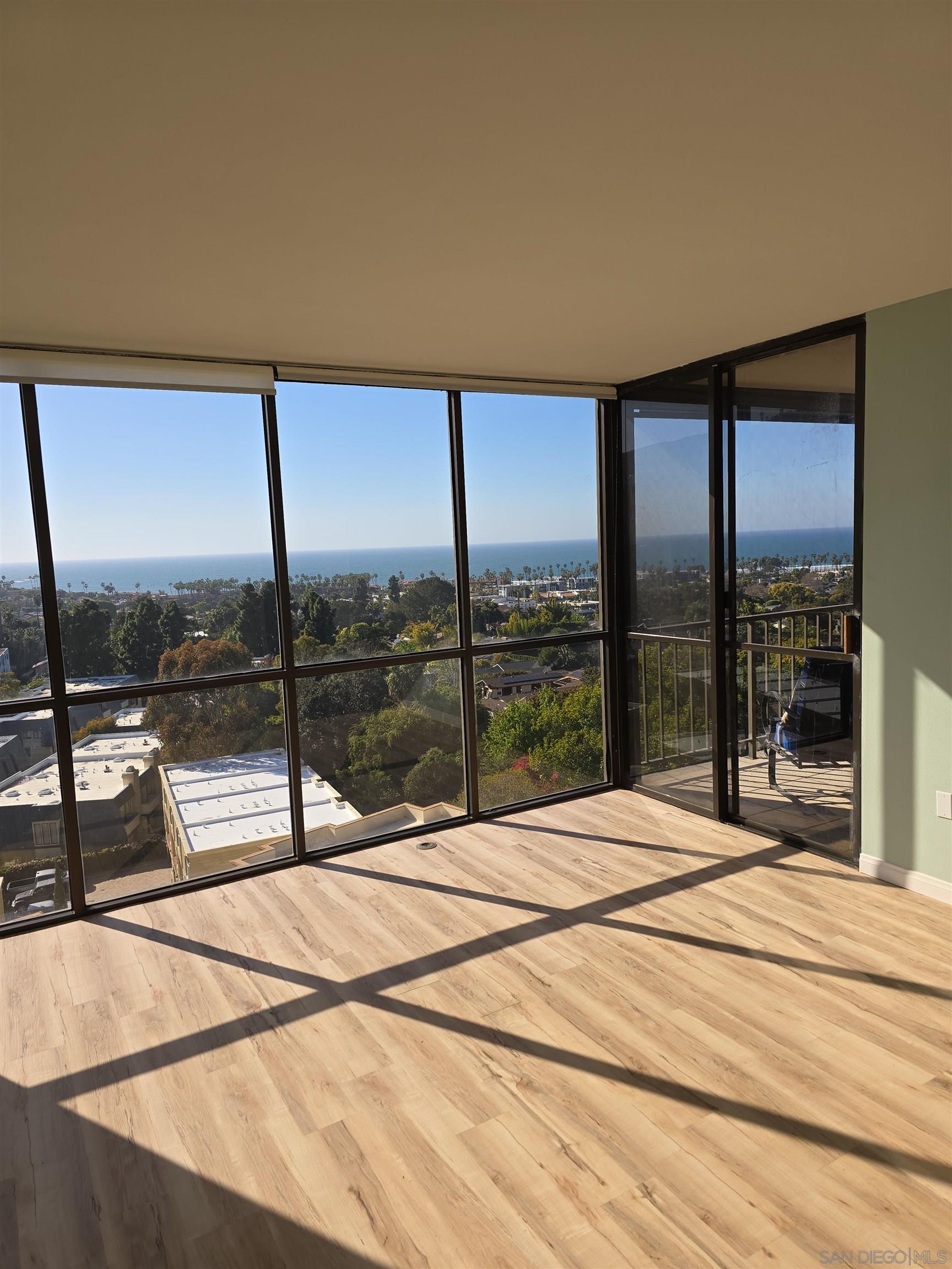 Detail Gallery Image 11 of 23 For 2500  Torrey Pines  802, La Jolla,  CA 92037 - 2 Beds | 2 Baths