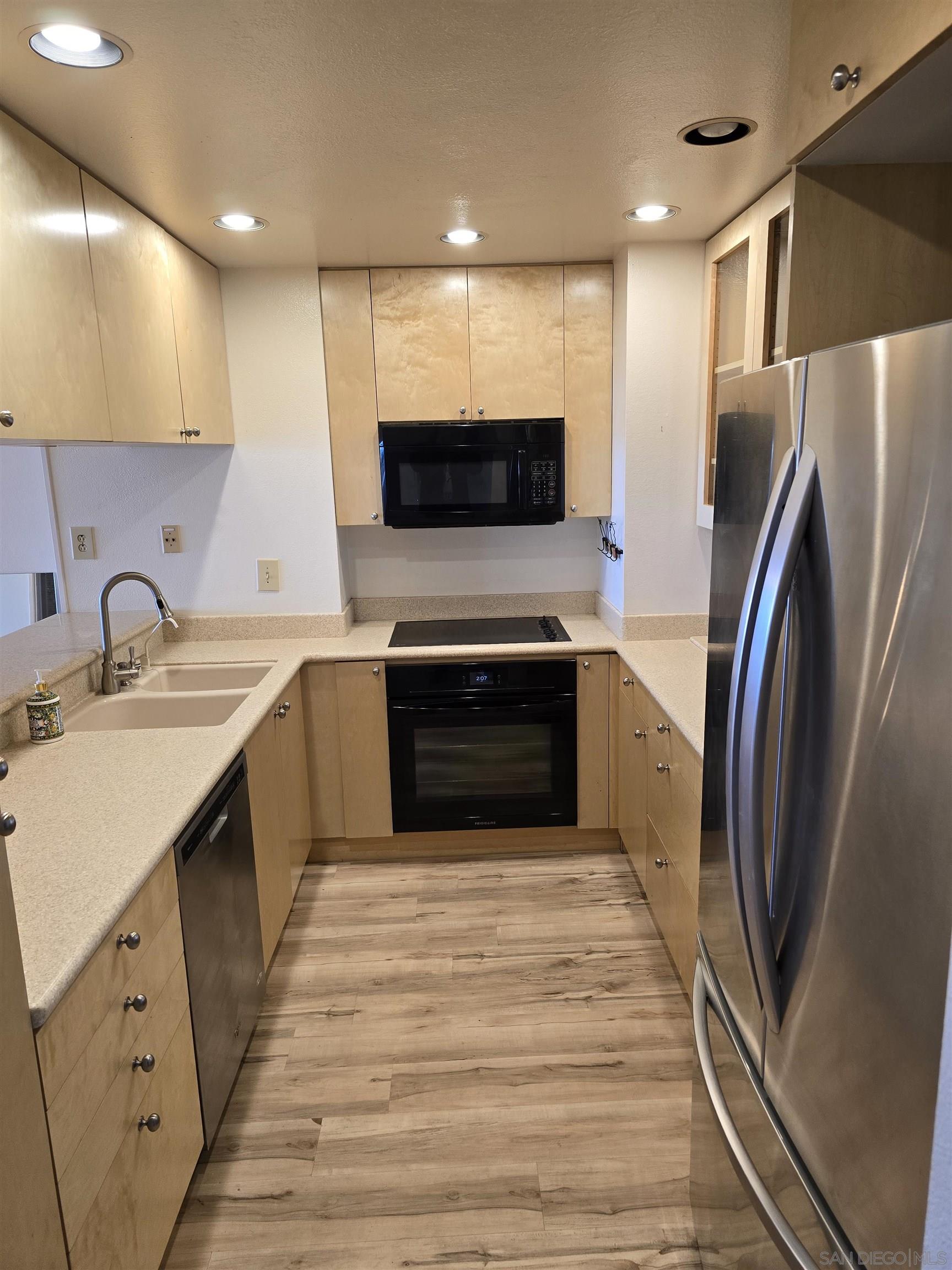 Detail Gallery Image 7 of 23 For 2500  Torrey Pines  802, La Jolla,  CA 92037 - 2 Beds | 2 Baths