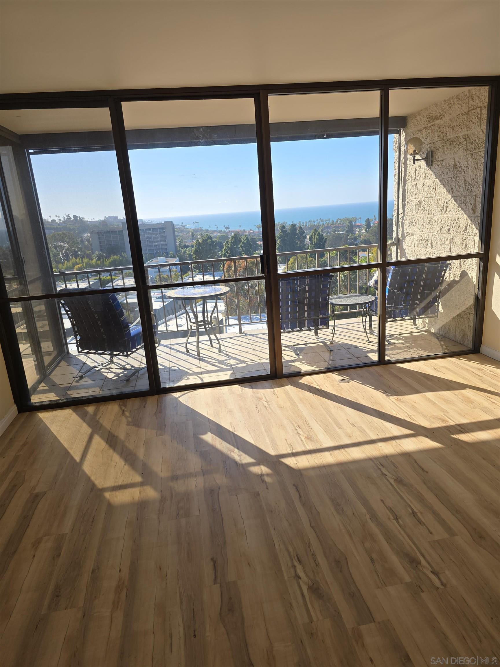 Detail Gallery Image 8 of 23 For 2500  Torrey Pines  802, La Jolla,  CA 92037 - 2 Beds | 2 Baths