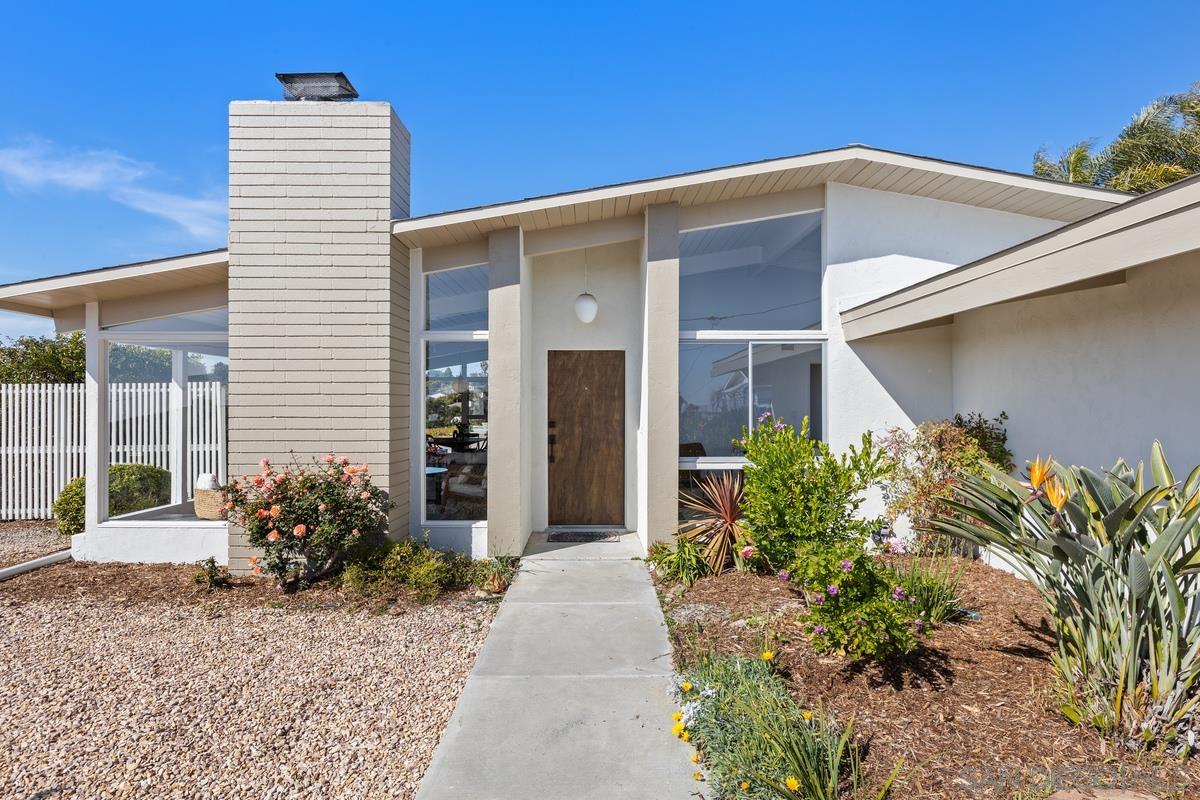 Detail Gallery Image 1 of 1 For 2442  Alto Cerro Cir, San Diego,  CA 92109 - 4 Beds | 2 Baths