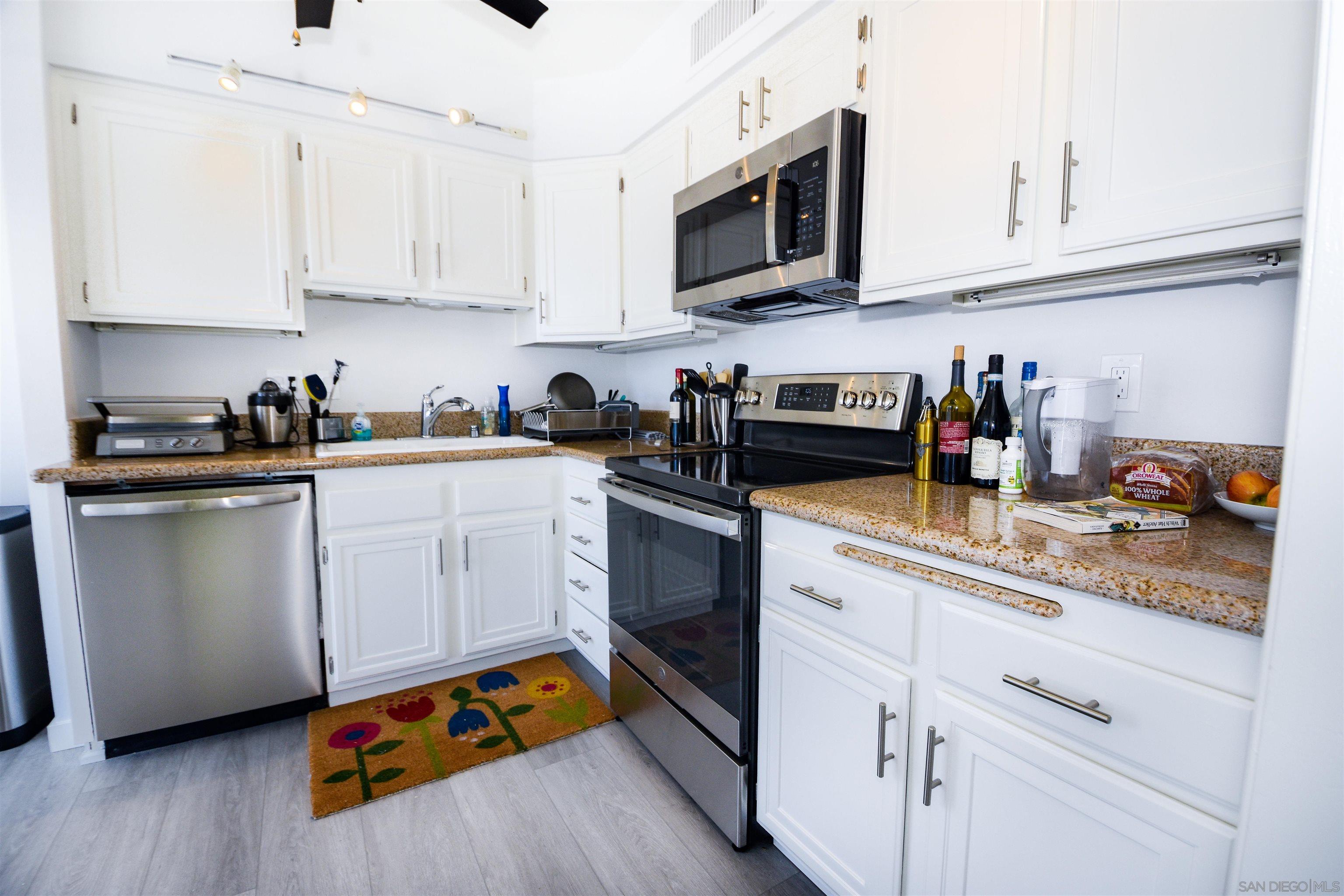 Detail Gallery Image 6 of 27 For 1770  Avenida Del Mundo  1003, Coronado,  CA 92118 - 3 Beds | 3 Baths