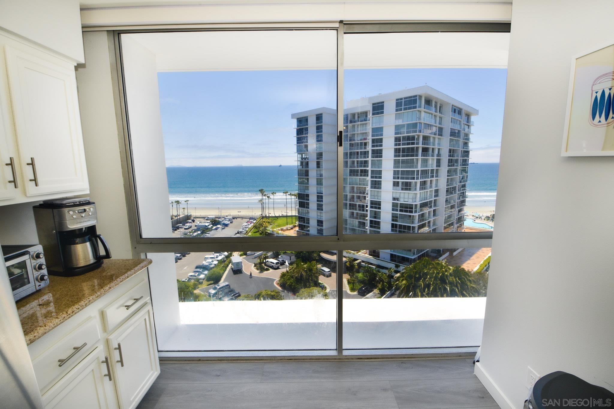 Detail Gallery Image 8 of 27 For 1770  Avenida Del Mundo  1003, Coronado,  CA 92118 - 3 Beds | 3 Baths