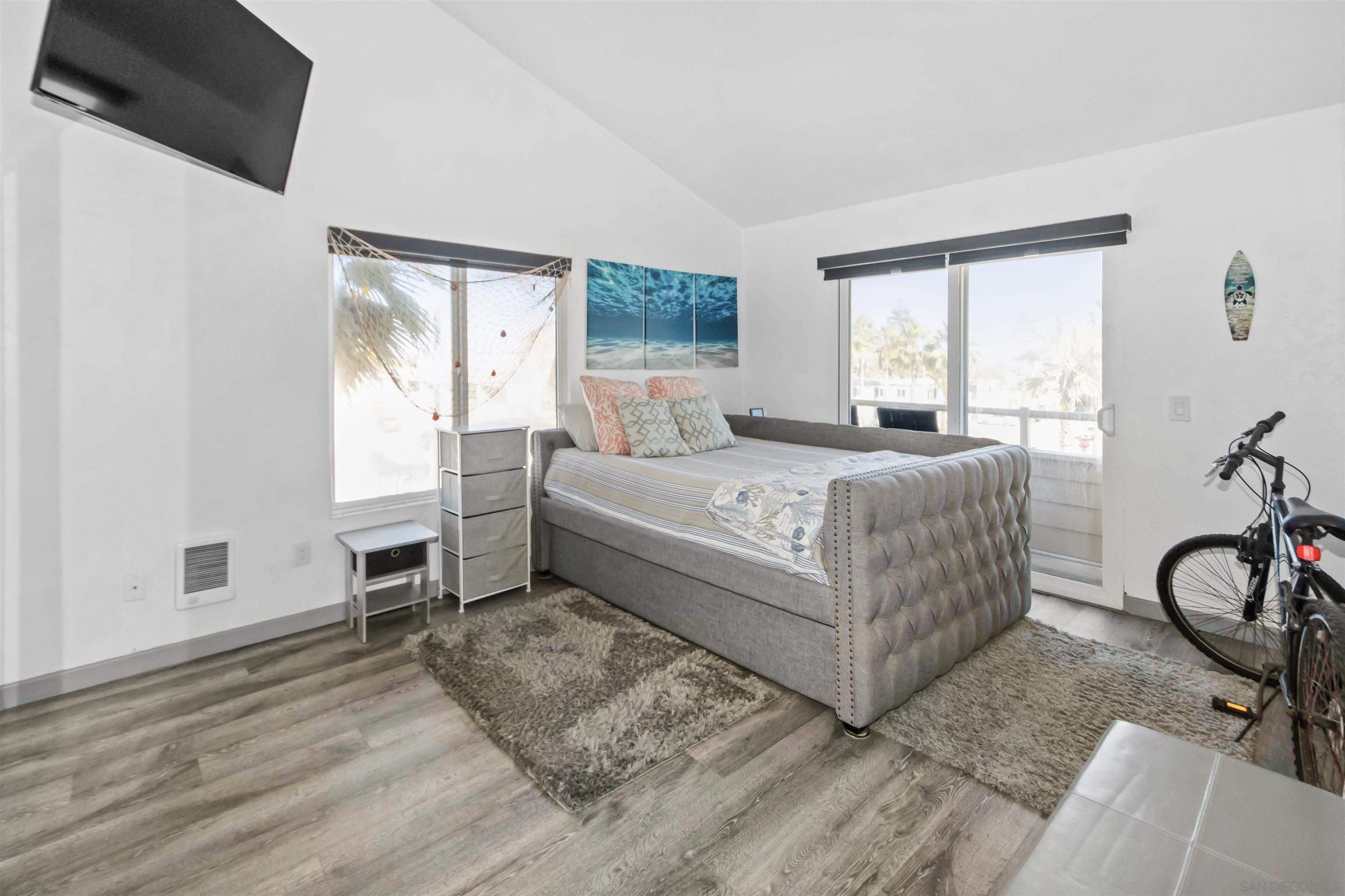 Detail Gallery Image 11 of 24 For 706  Ocean Ln, Imperial Beach,  CA 91932 - 2 Beds | 2 Baths