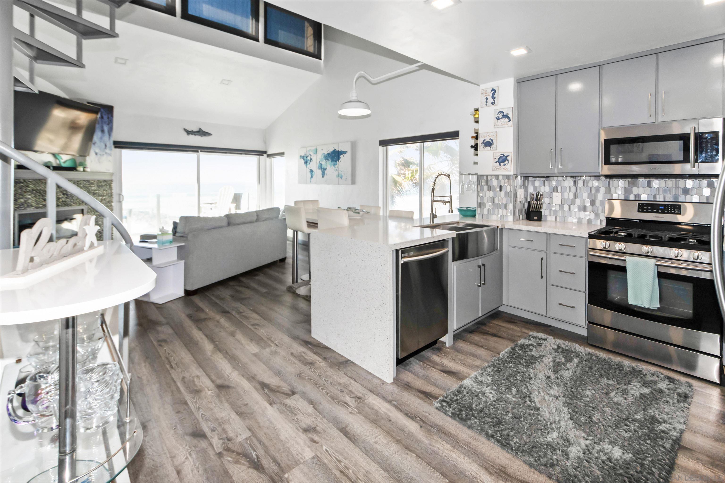 Detail Gallery Image 7 of 24 For 706  Ocean Ln, Imperial Beach,  CA 91932 - 2 Beds | 2 Baths