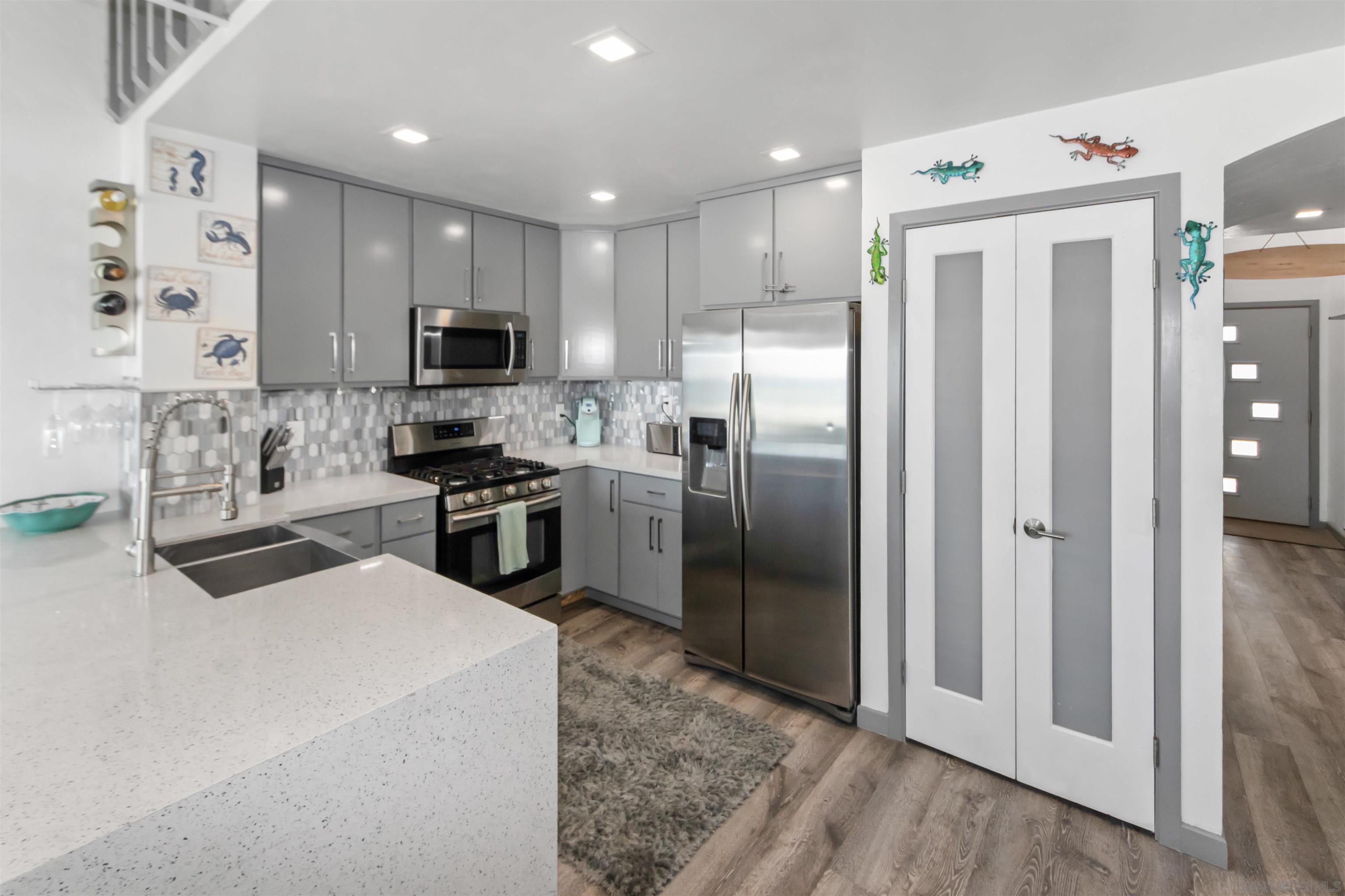 Detail Gallery Image 8 of 24 For 706  Ocean Ln, Imperial Beach,  CA 91932 - 2 Beds | 2 Baths