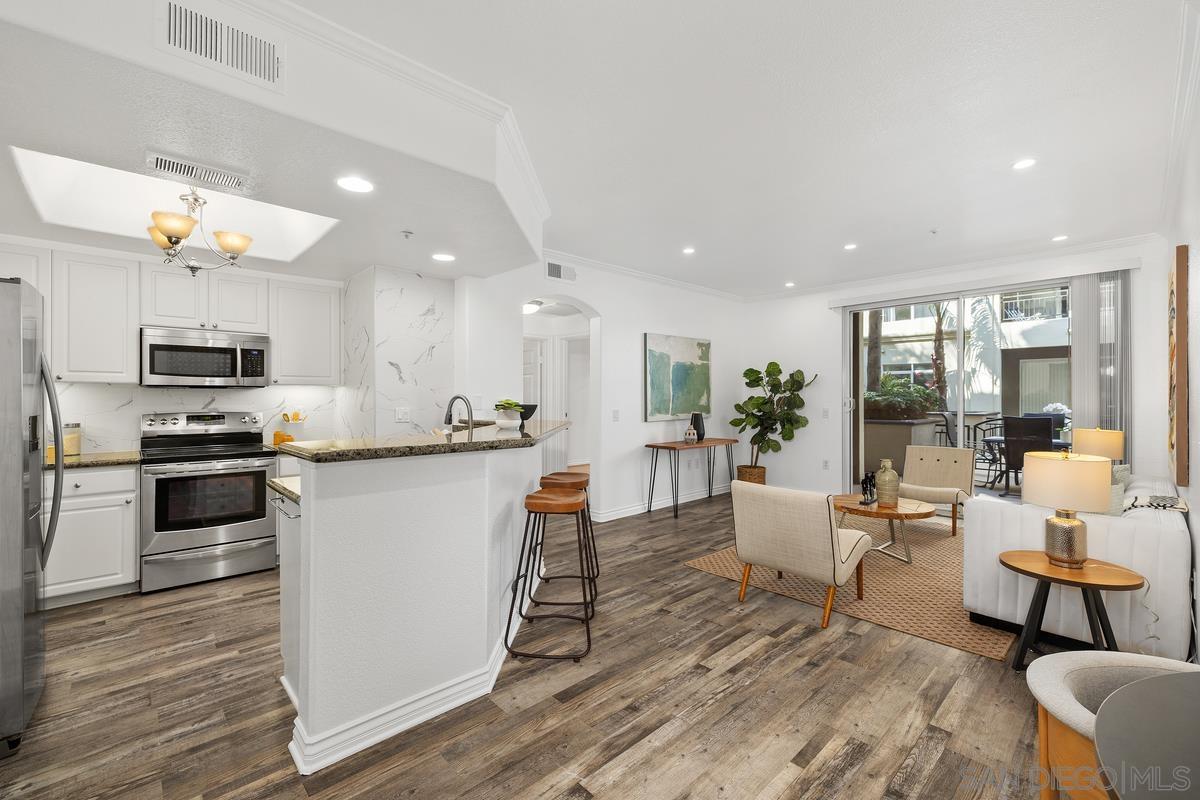 Detail Gallery Image 1 of 1 For 4165  Executive Dr  #F110,  La Jolla,  CA 92037 - 2 Beds | 2 Baths