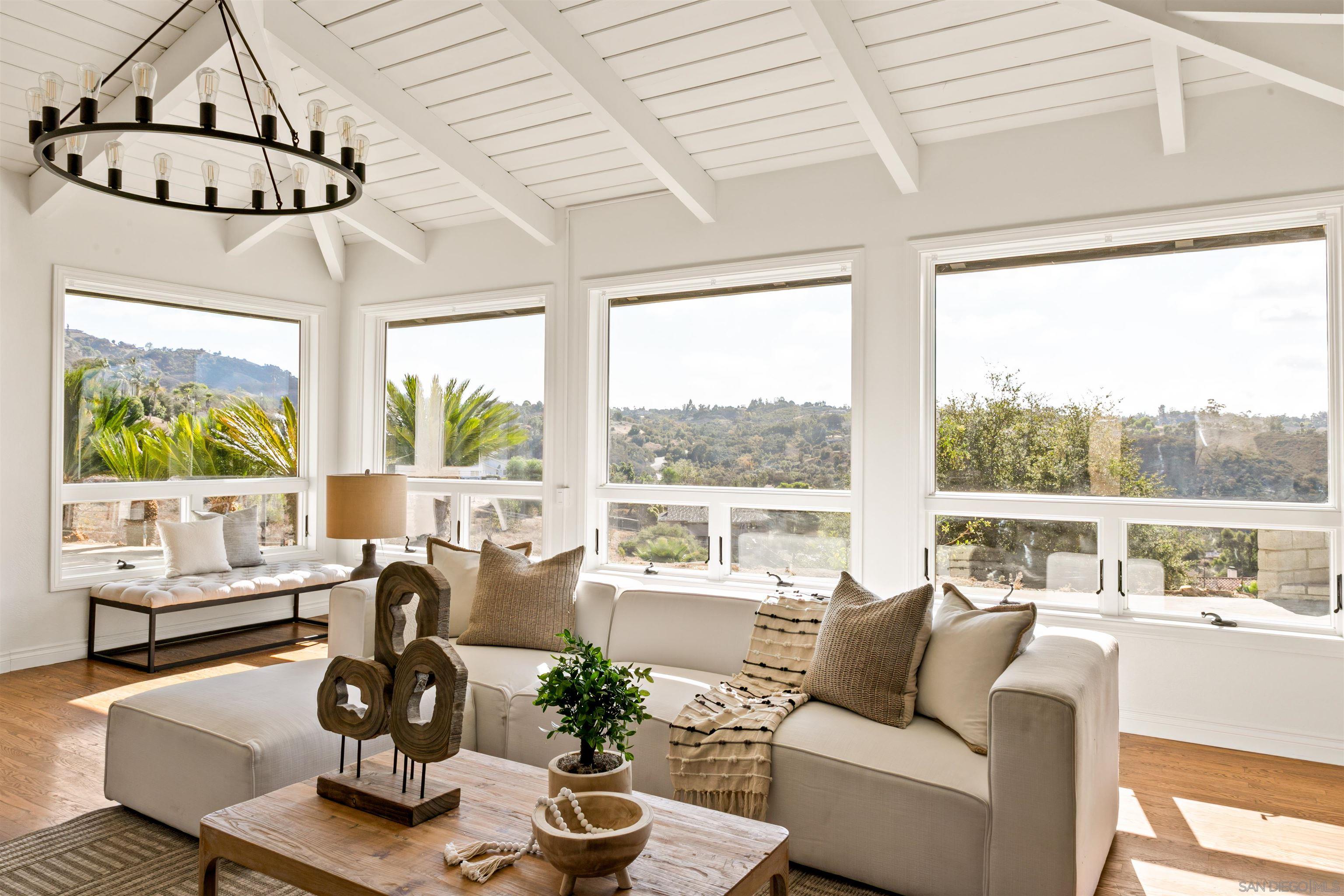 Detail Gallery Image 1 of 1 For 2063  Willow Glen Road, Fallbrook,  CA 92028 - 3 Beds | 2/1 Baths