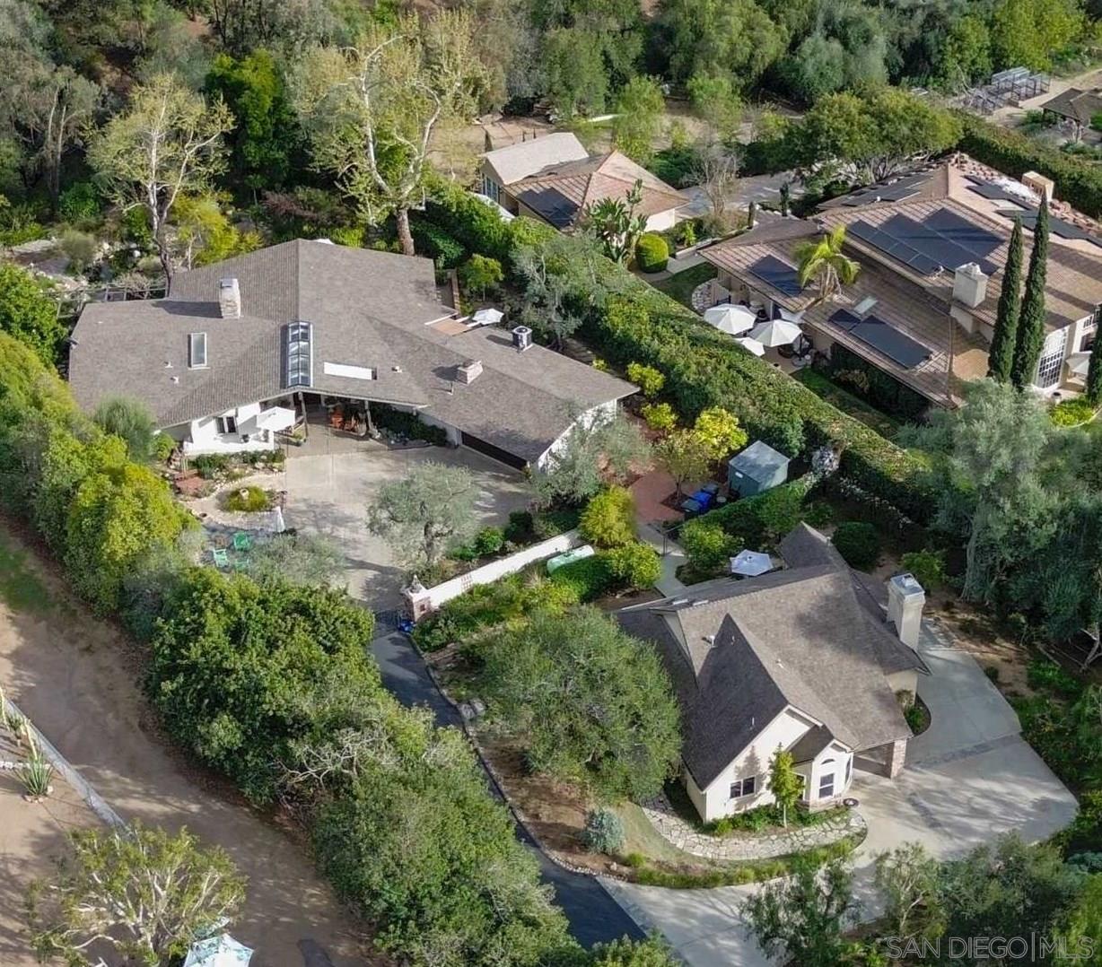 Detail Gallery Image 1 of 1 For 813  Hamilton Ln, Fallbrook,  CA 92028 - 4 Beds | 3 Baths