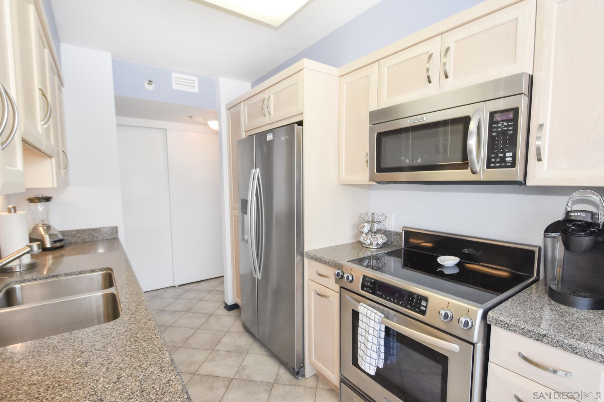 Detail Gallery Image 12 of 24 For 1810  Avenida Del Mundo  1209, Coronado,  CA 92118 - 2 Beds | 2 Baths