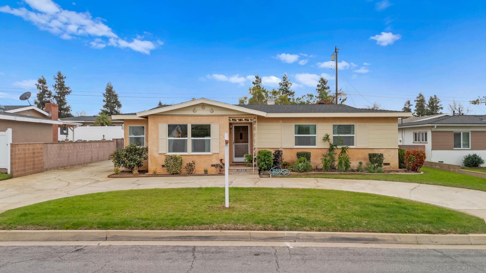 Detail Gallery Image 1 of 1 For 1926 E Duell St, Glendora,  CA 91740 - 4 Beds | 2 Baths