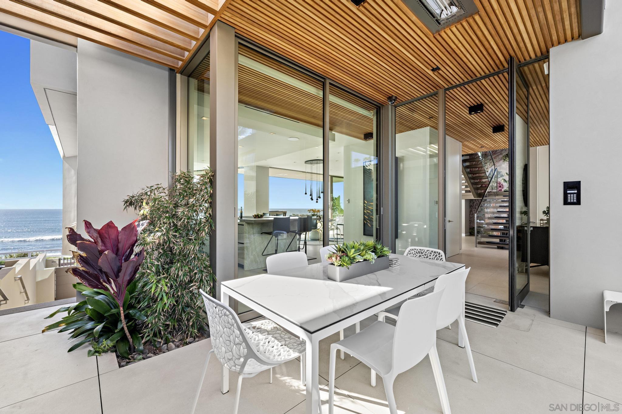 Detail Gallery Image 15 of 50 For 6515  Neptune Pl, La Jolla,  CA 92037 - 4 Beds | 5/1 Baths