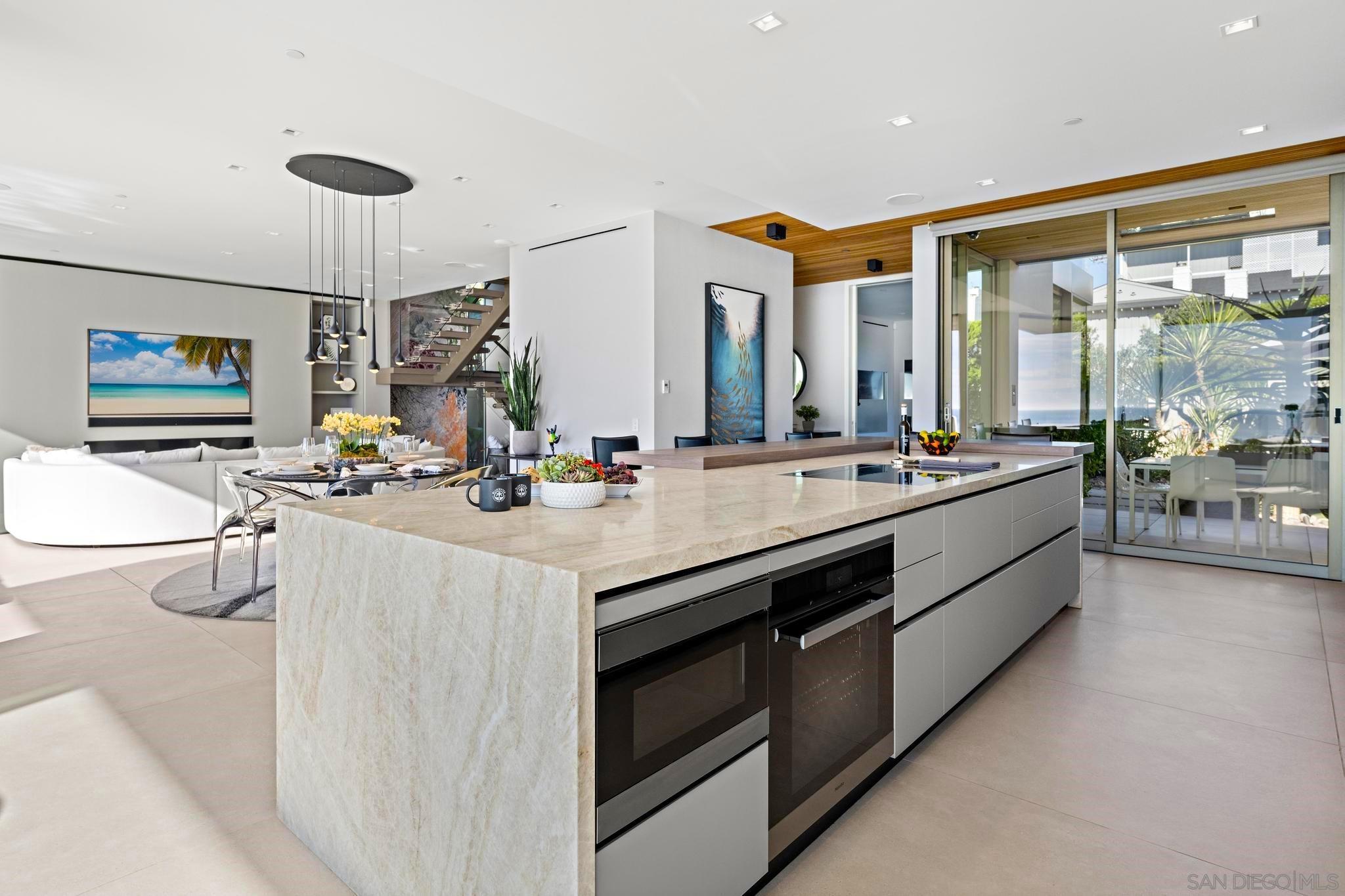 Detail Gallery Image 17 of 50 For 6515  Neptune Pl, La Jolla,  CA 92037 - 4 Beds | 5/1 Baths