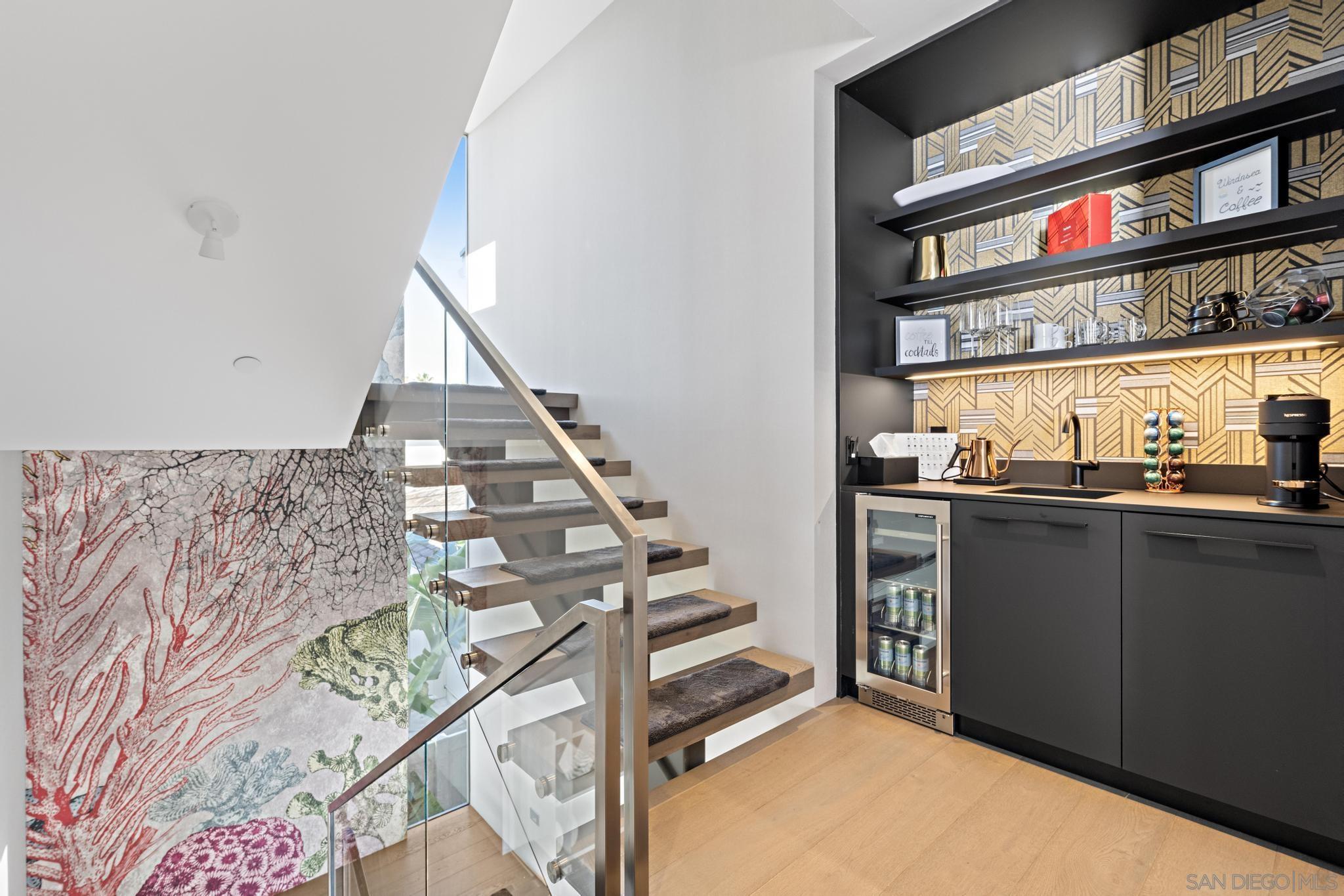 Detail Gallery Image 23 of 50 For 6515  Neptune Pl, La Jolla,  CA 92037 - 4 Beds | 5/1 Baths