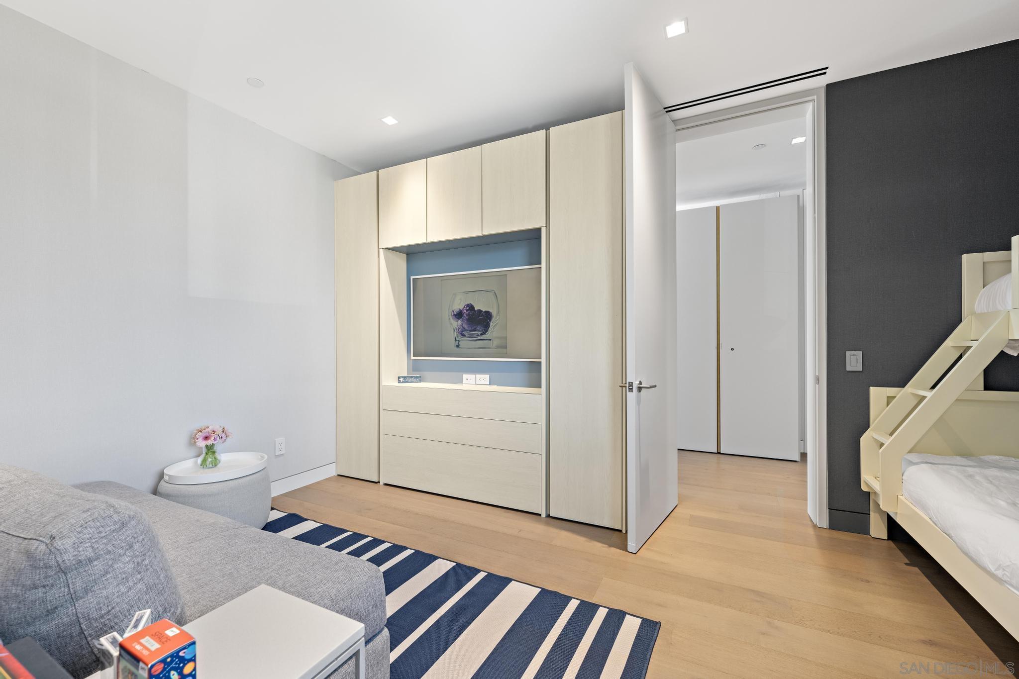 Detail Gallery Image 30 of 50 For 6515  Neptune Pl, La Jolla,  CA 92037 - 4 Beds | 5/1 Baths