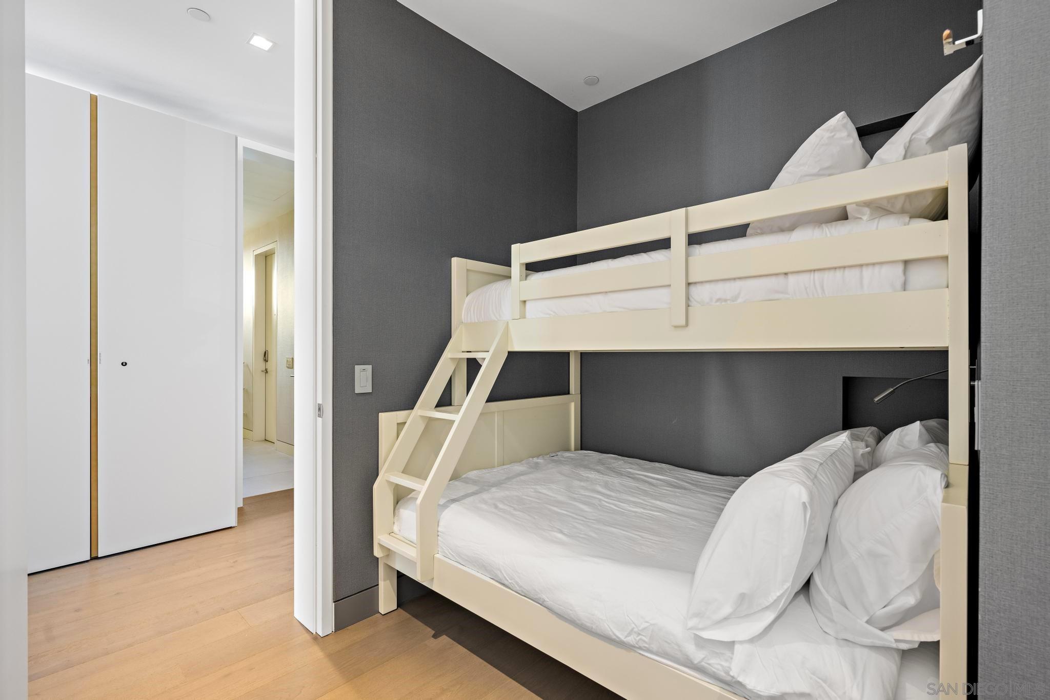 Detail Gallery Image 31 of 50 For 6515  Neptune Pl, La Jolla,  CA 92037 - 4 Beds | 5/1 Baths