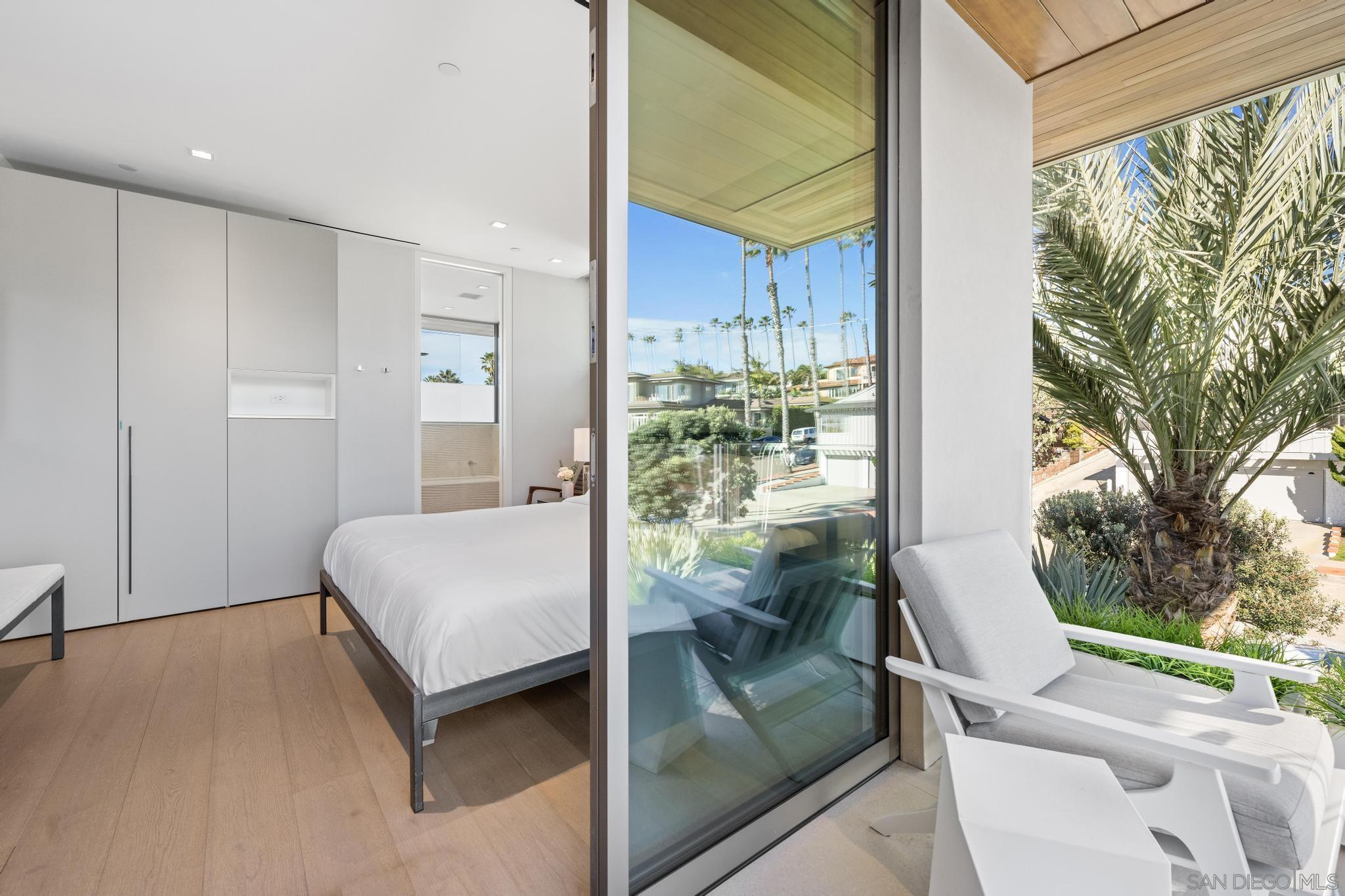 Detail Gallery Image 35 of 50 For 6515  Neptune Pl, La Jolla,  CA 92037 - 4 Beds | 5/1 Baths