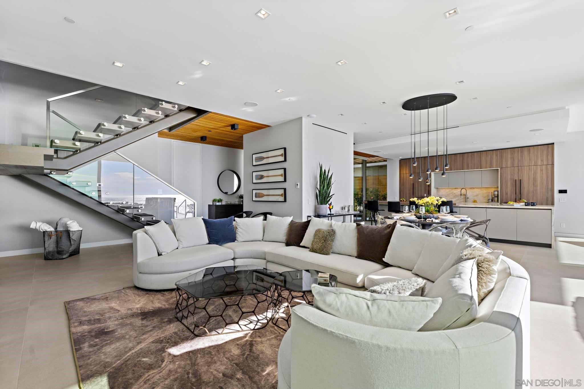 Detail Gallery Image 10 of 50 For 6515  Neptune Pl, La Jolla,  CA 92037 - 4 Beds | 5/1 Baths