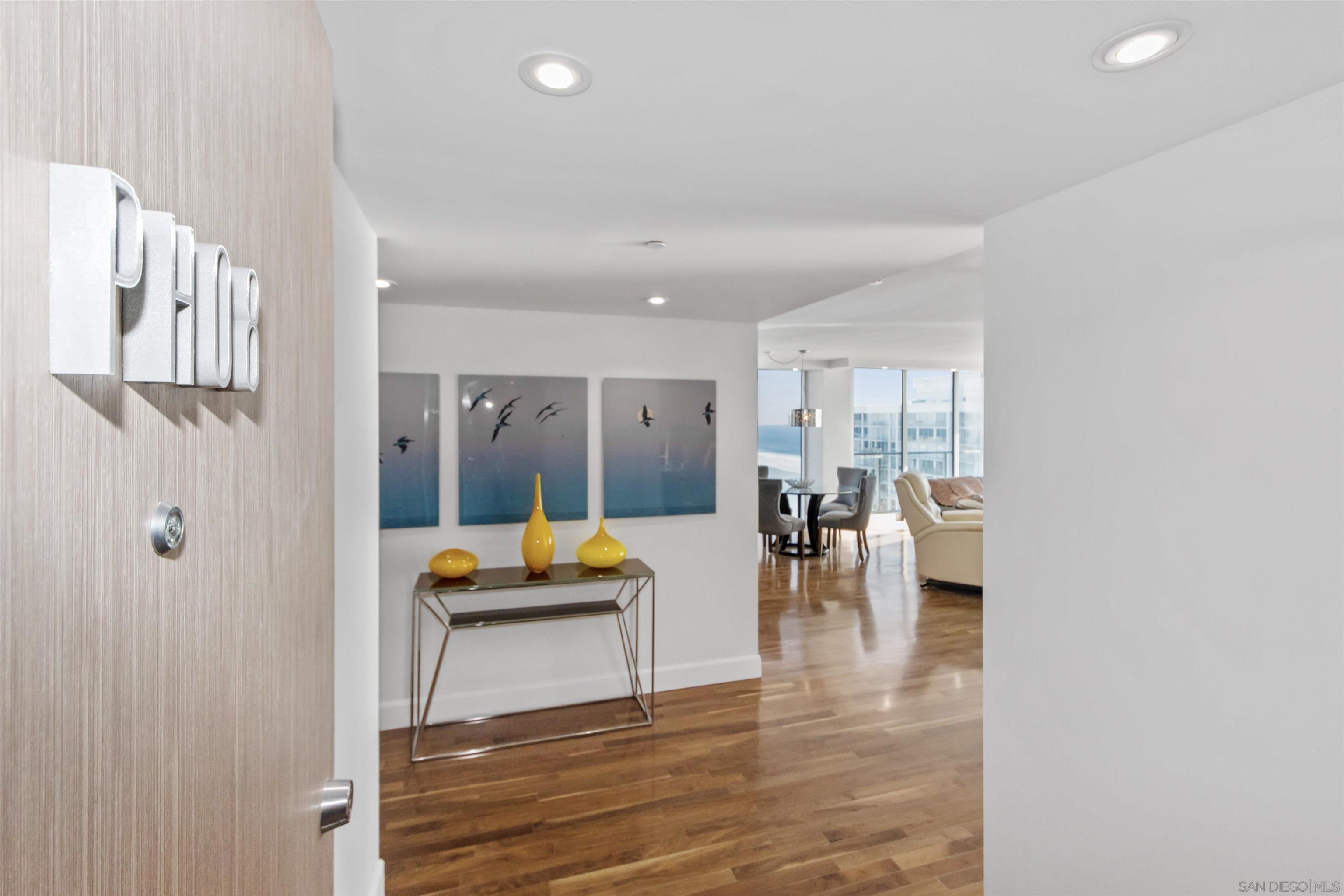 Detail Gallery Image 2 of 23 For 1810  Avenida Del Mundo  1608, Coronado,  CA 92118 - 3 Beds | 2 Baths