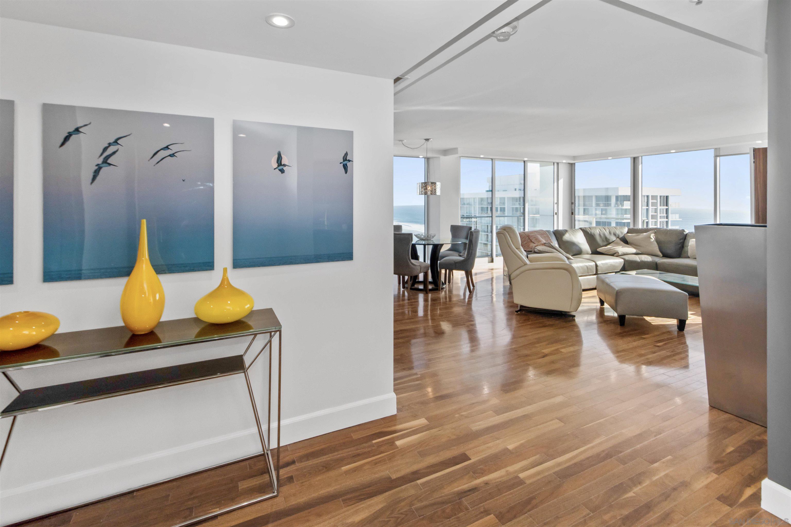 Detail Gallery Image 3 of 23 For 1810  Avenida Del Mundo  1608, Coronado,  CA 92118 - 3 Beds | 2 Baths