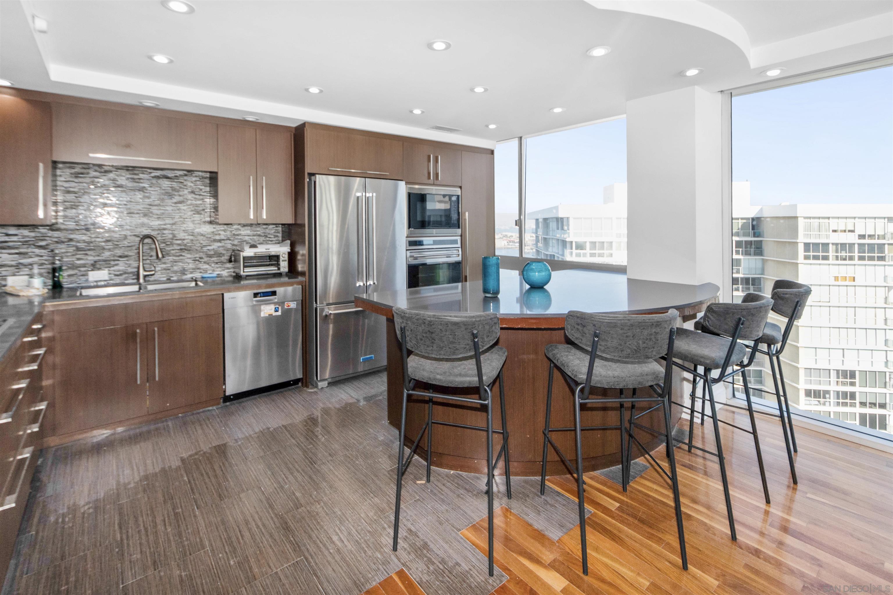 Detail Gallery Image 4 of 23 For 1810  Avenida Del Mundo  1608, Coronado,  CA 92118 - 3 Beds | 2 Baths