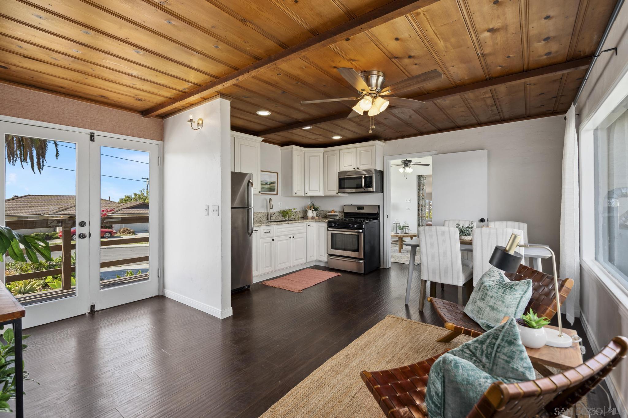 Detail Gallery Image 1 of 1 For 777  Bonita Dr, Vista,  CA 92083 - 2 Beds | 2 Baths