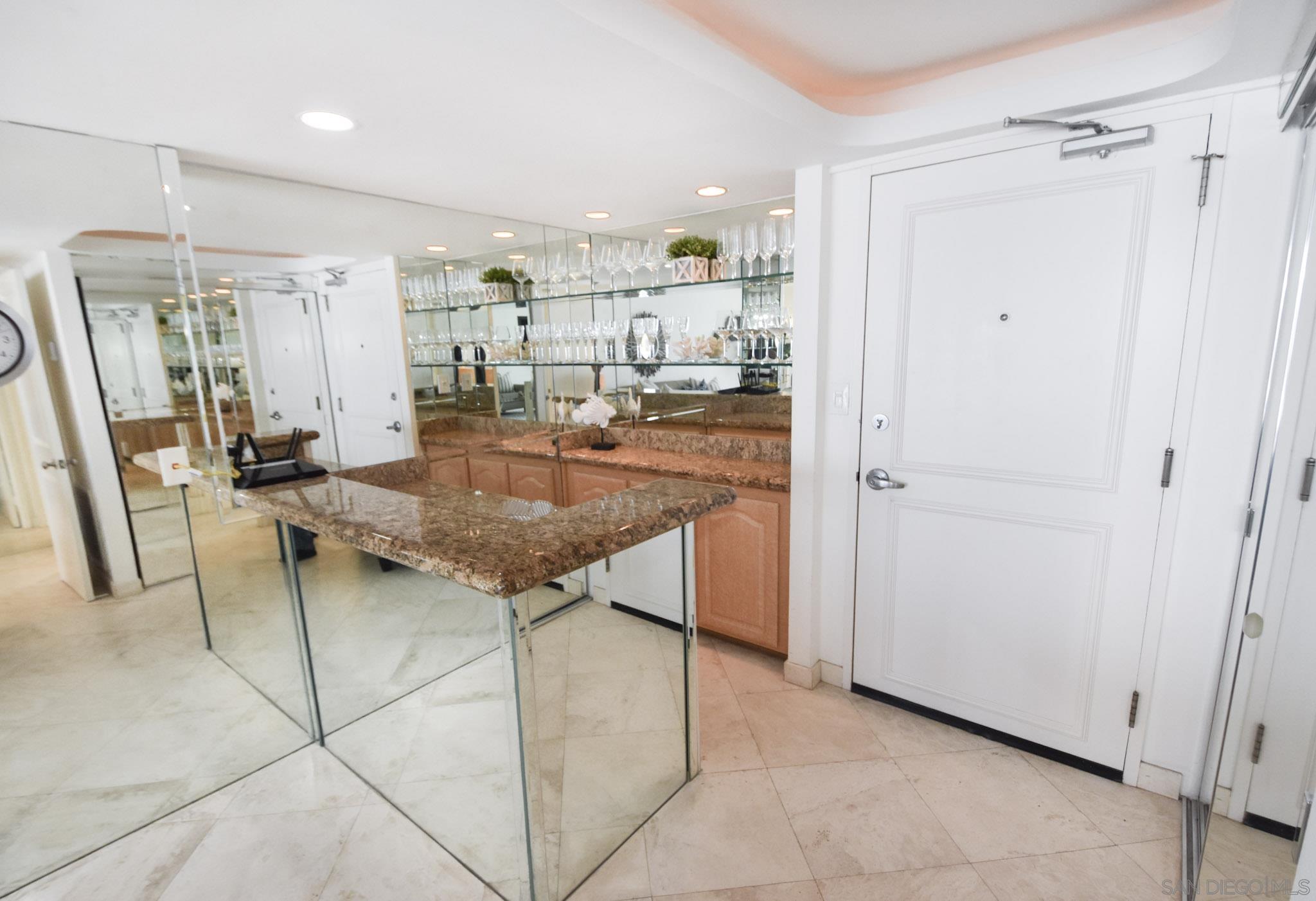 Detail Gallery Image 12 of 26 For 1830  Avenida Del Mundo  508, Coronado,  CA 92118 - 1 Beds | 1 Baths