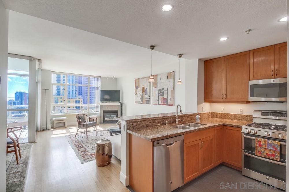 Detail Gallery Image 1 of 1 For 850  Beech St  #810,  San Diego,  CA 92101 - 2 Beds | 2 Baths