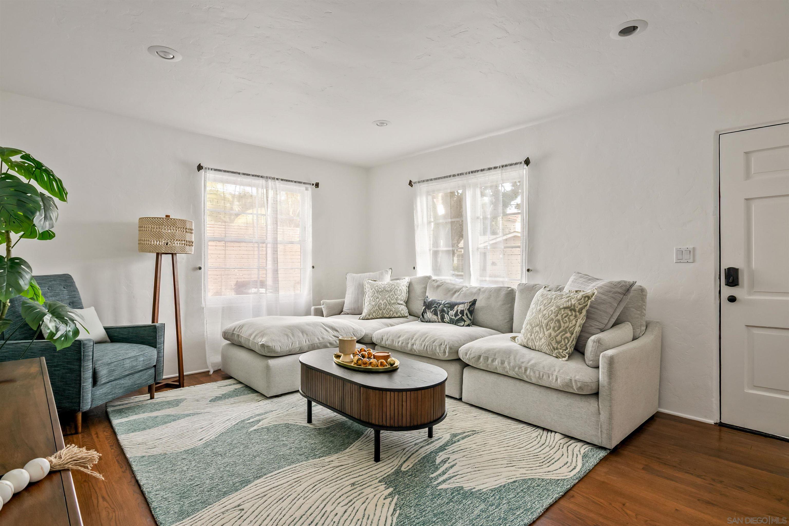 Detail Gallery Image 3 of 26 For 714  Rushville, La Jolla,  CA 92037 - 2 Beds | 1 Baths