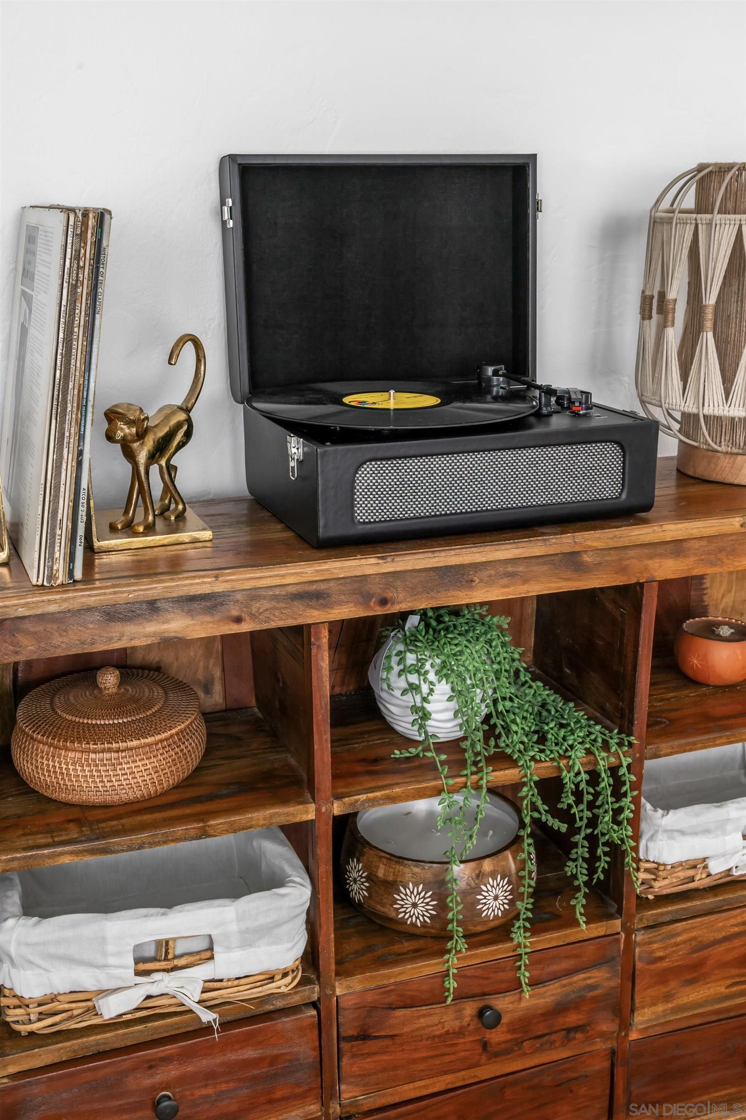 Detail Gallery Image 4 of 26 For 714  Rushville, La Jolla,  CA 92037 - 2 Beds | 1 Baths