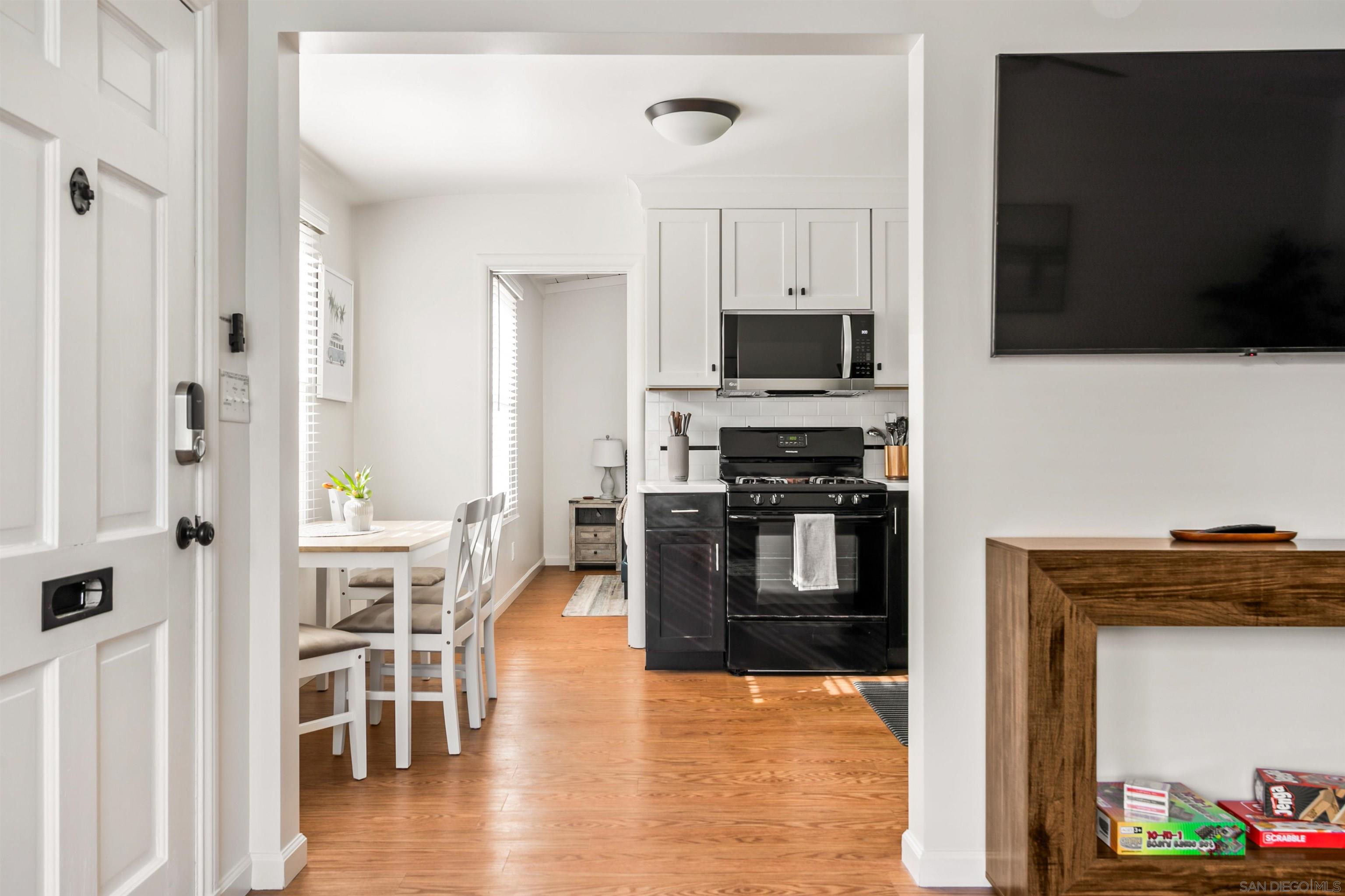 Detail Gallery Image 2 of 22 For 319  Nautilus Street, La Jolla,  CA 92037 - 1 Beds | 1 Baths