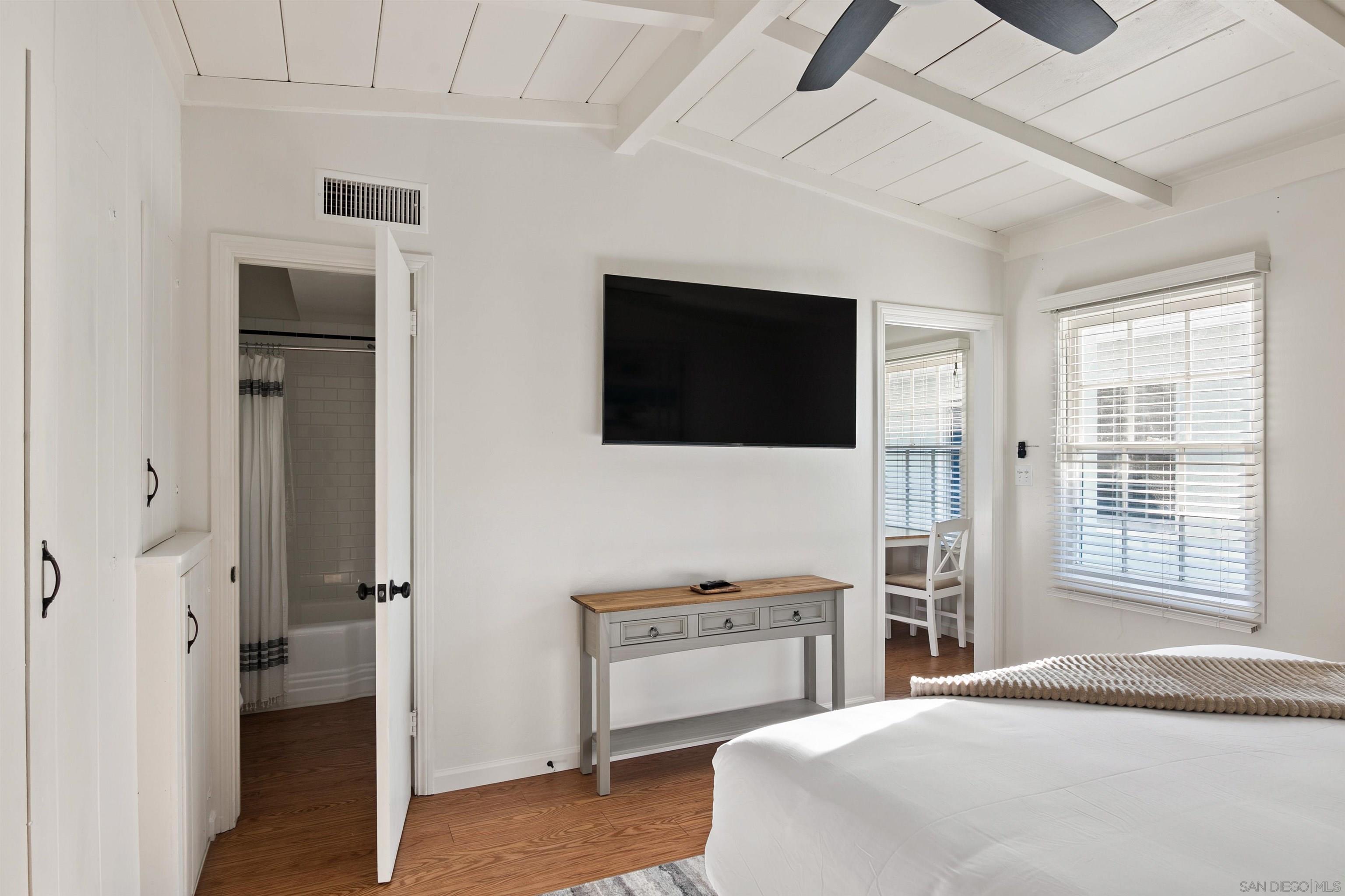 Detail Gallery Image 8 of 22 For 319  Nautilus Street, La Jolla,  CA 92037 - 1 Beds | 1 Baths