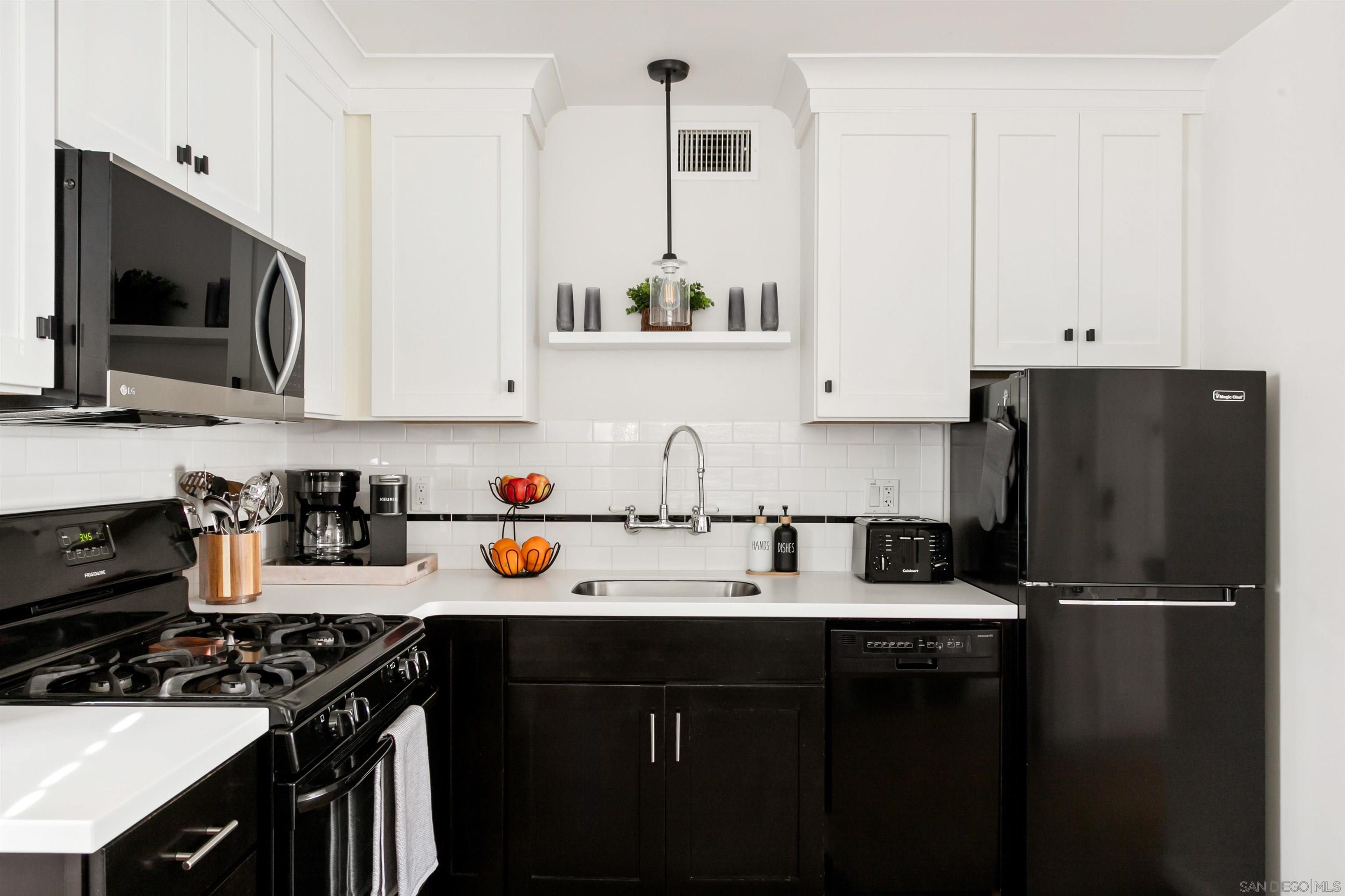 Detail Gallery Image 9 of 22 For 319  Nautilus Street, La Jolla,  CA 92037 - 1 Beds | 1 Baths