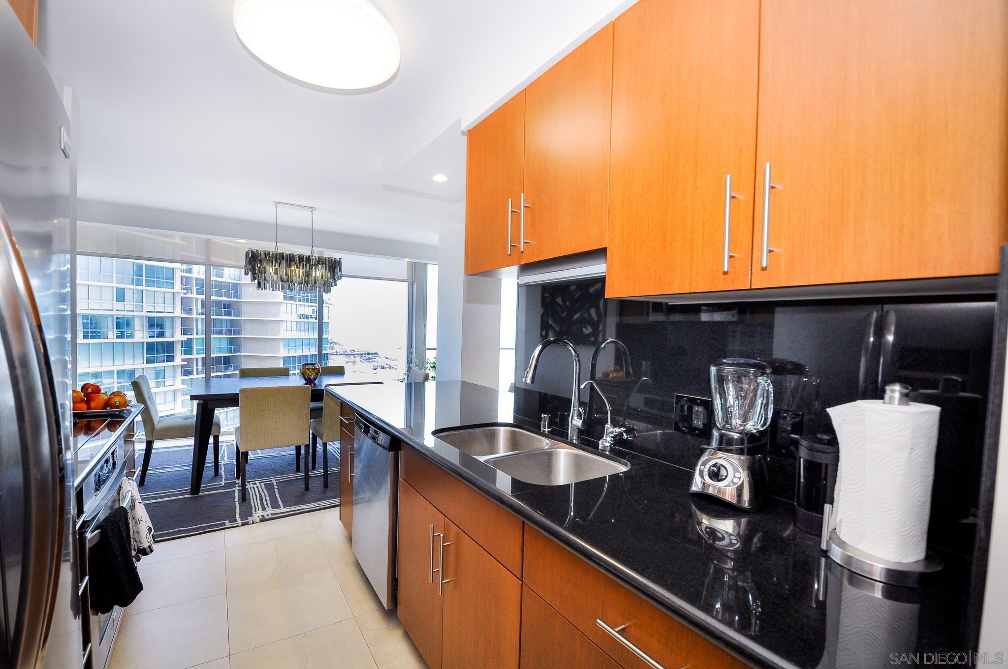 Detail Gallery Image 9 of 17 For 1810  Avenida Del Mundo  1009, Coronado,  CA 92118 - 2 Beds | 2 Baths