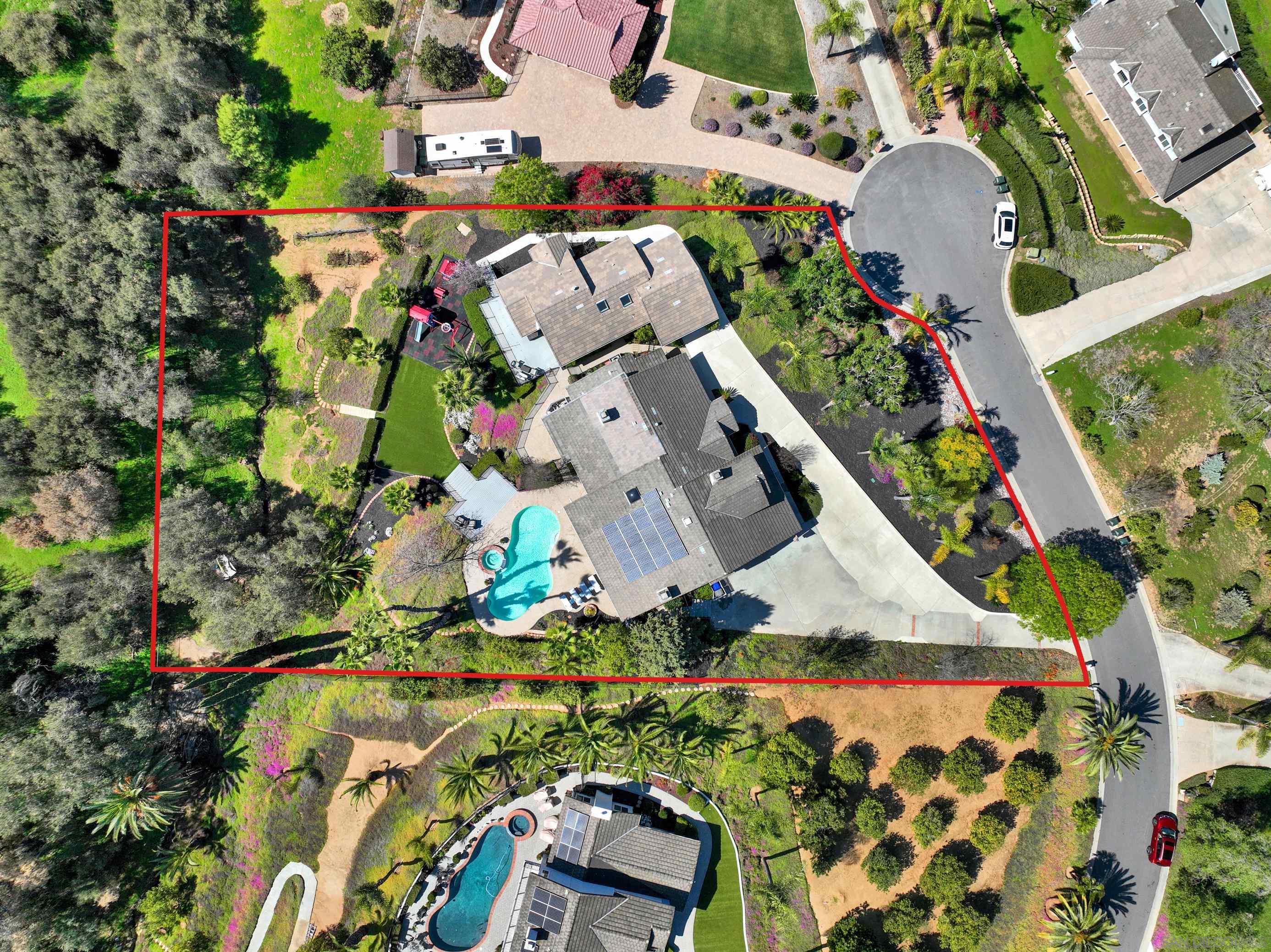 Detail Gallery Image 1 of 1 For 1033-1035  Summit Trl, Escondido,  CA 92025 - 5 Beds | 4 Baths