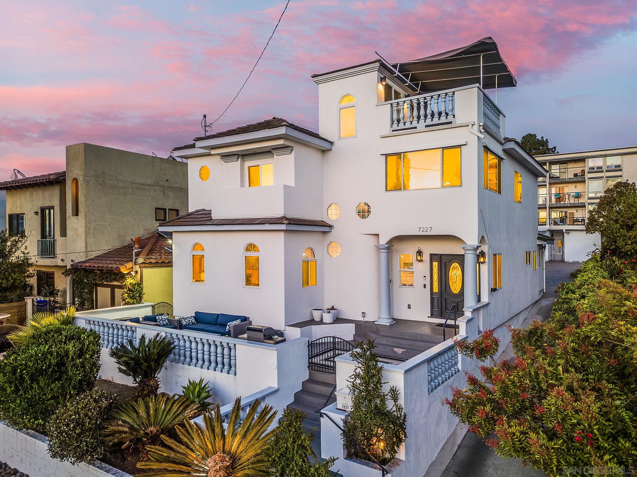 Detail Gallery Image 1 of 1 For 7227  Fay Ave, La Jolla,  CA 92037 - 7 Beds | 5 Baths