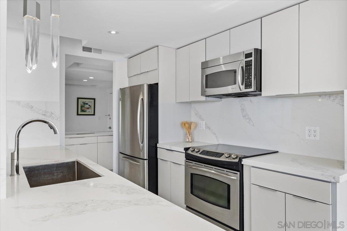 Detail Gallery Image 31 of 65 For 1830  Avenida Del Mundo  1210, Coronado,  CA 92118 - 2 Beds | 2 Baths