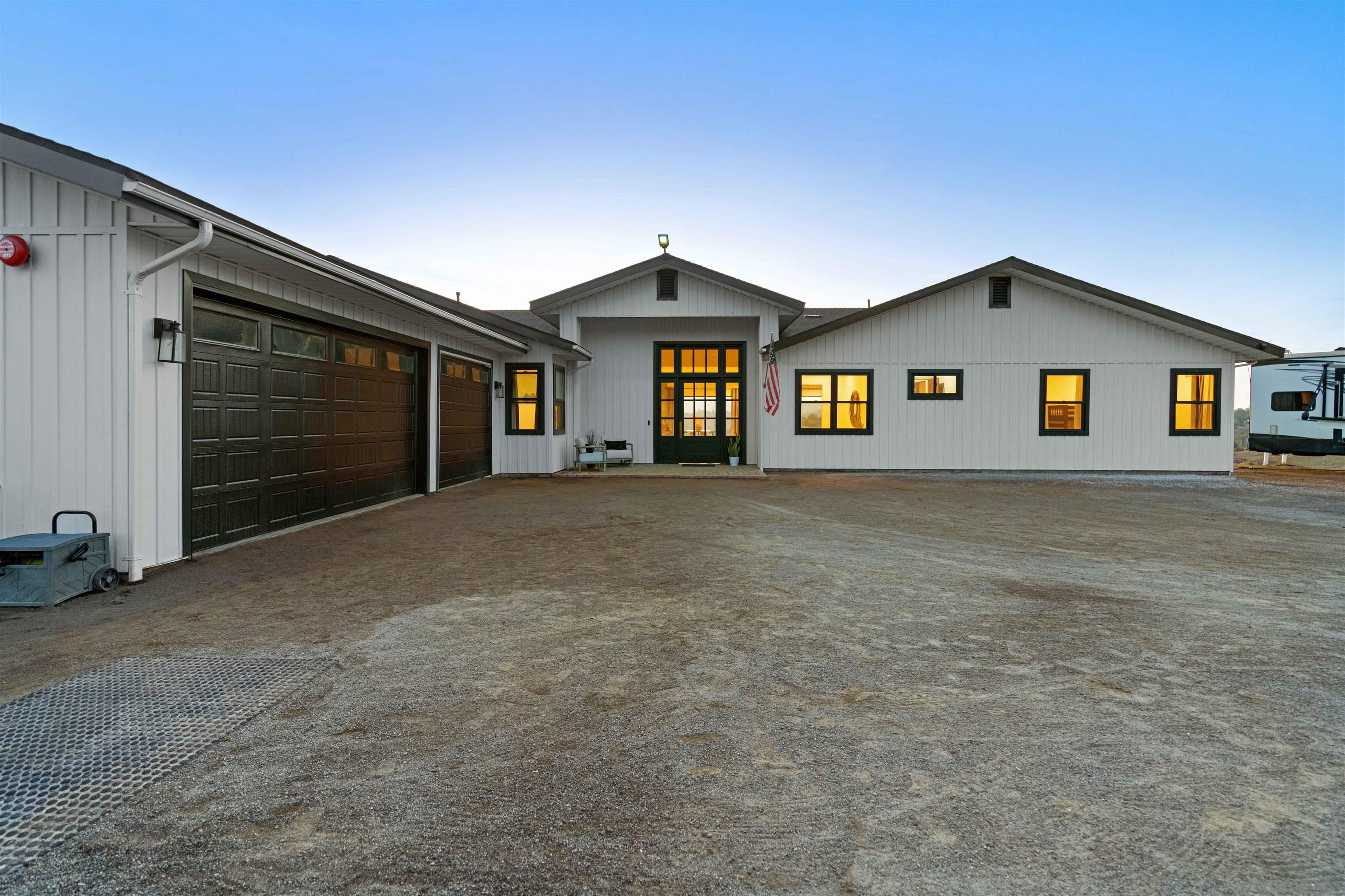 Detail Gallery Image 1 of 1 For 13504  Hillside Estates, Jamul,  CA 91935 - 5 Beds | 3/1 Baths