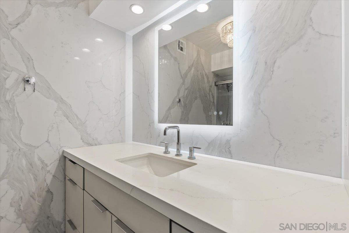 Detail Gallery Image 35 of 65 For 1830  Avenida Del Mundo  1210, Coronado,  CA 92118 - 2 Beds | 2 Baths