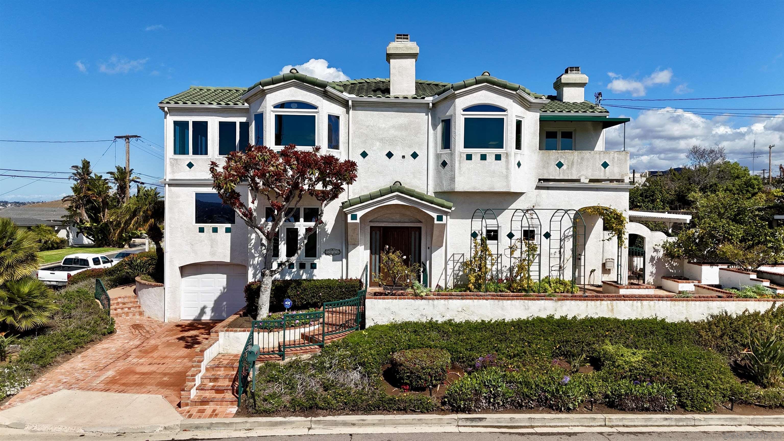 Detail Gallery Image 1 of 1 For 5044  Onstad St, San Diego,  CA 92110 - 4 Beds | 2/1 Baths