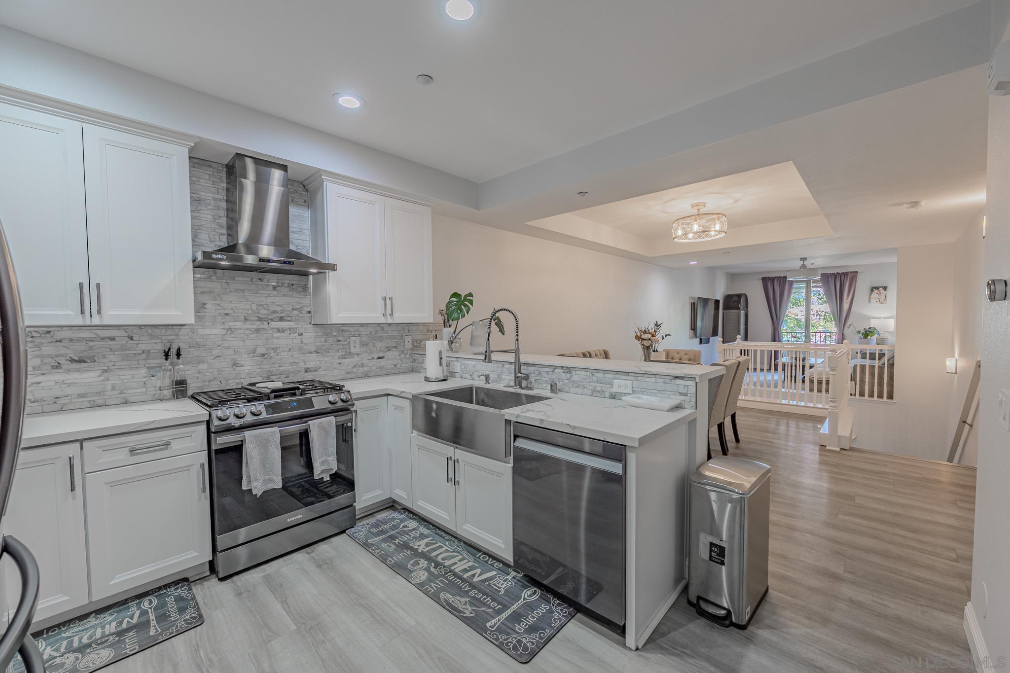 Detail Gallery Image 1 of 1 For 8301  Rio San Diego Dr  #13,  San Diego,  CA 92108 - 3 Beds | 2/1 Baths