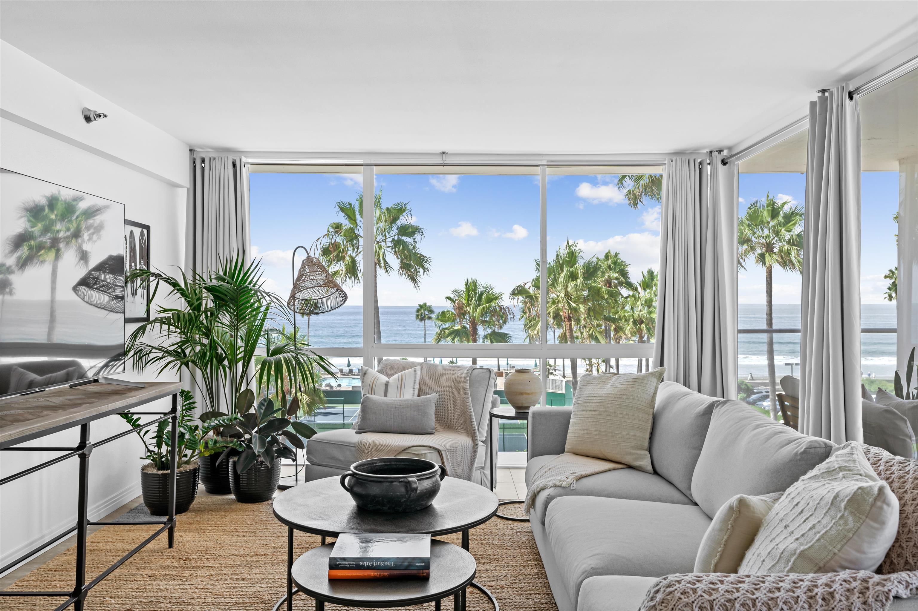 Detail Gallery Image 1 of 20 For 1810  Avenida Del Mundo  307, Coronado,  CA 92118 - 2 Beds | 2 Baths