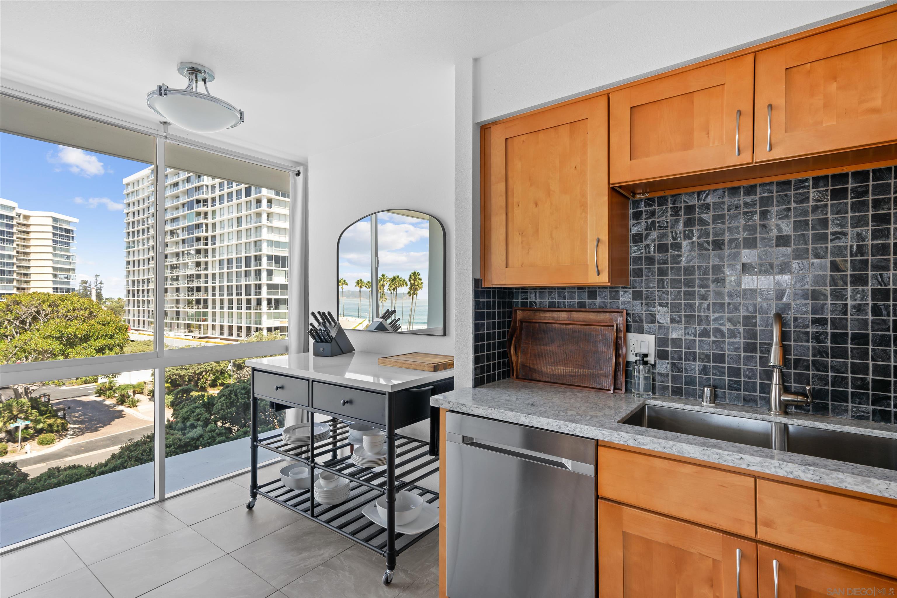 Detail Gallery Image 8 of 20 For 1810  Avenida Del Mundo  307, Coronado,  CA 92118 - 2 Beds | 2 Baths