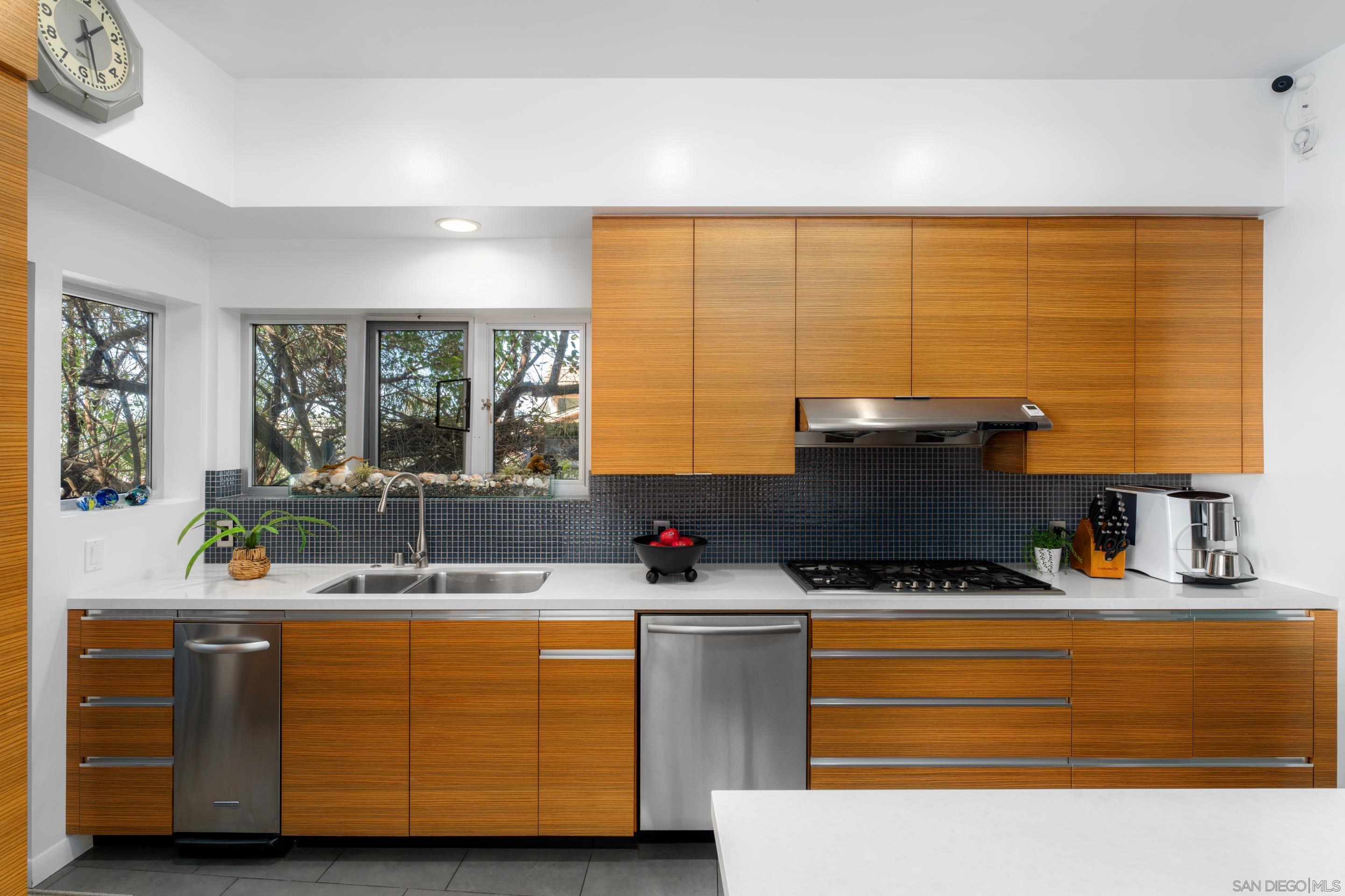 Detail Gallery Image 11 of 31 For 2730  Brant St, San Diego,  CA 92103 - 4 Beds | 3/1 Baths