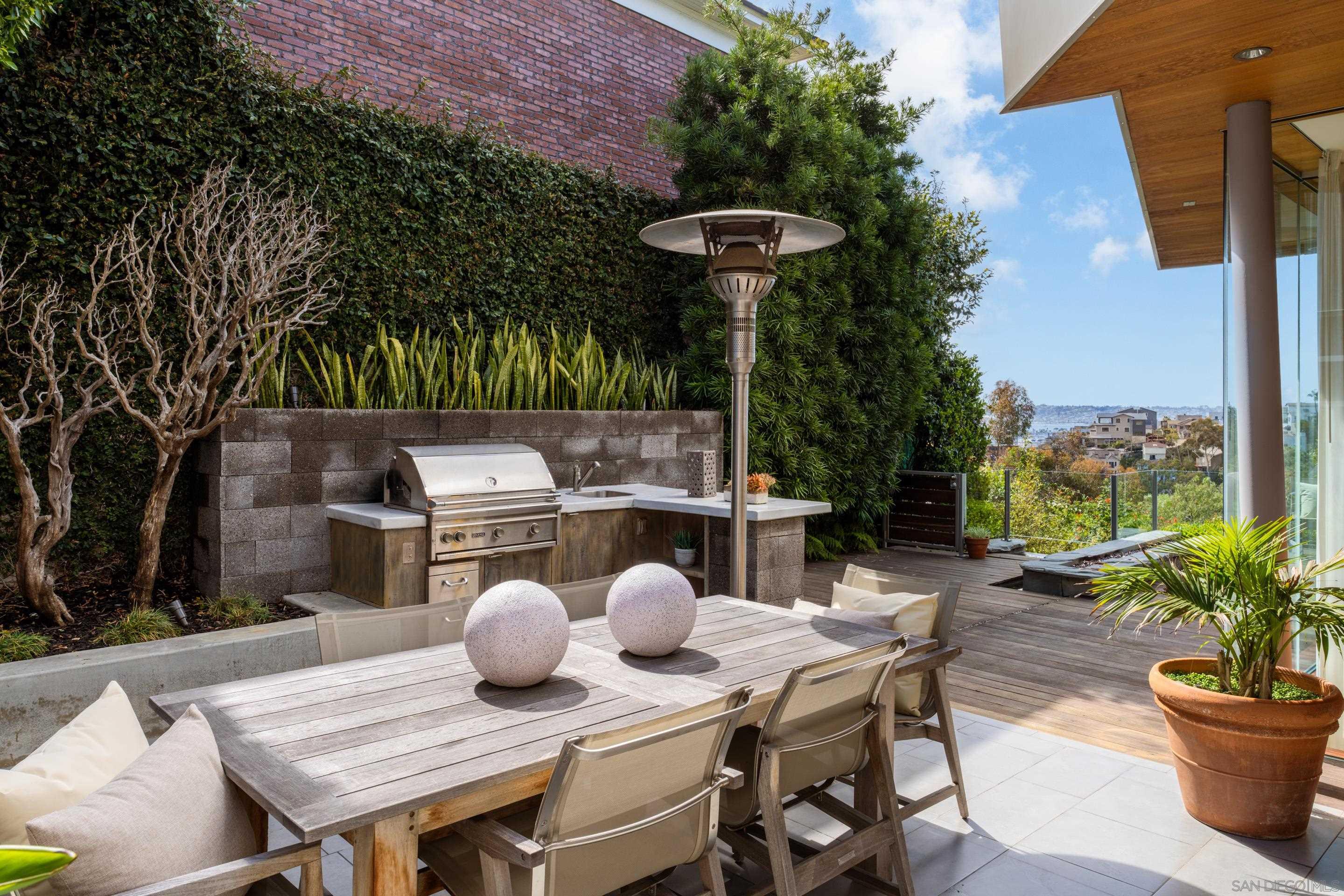 Detail Gallery Image 15 of 31 For 2730  Brant St, San Diego,  CA 92103 - 4 Beds | 3/1 Baths