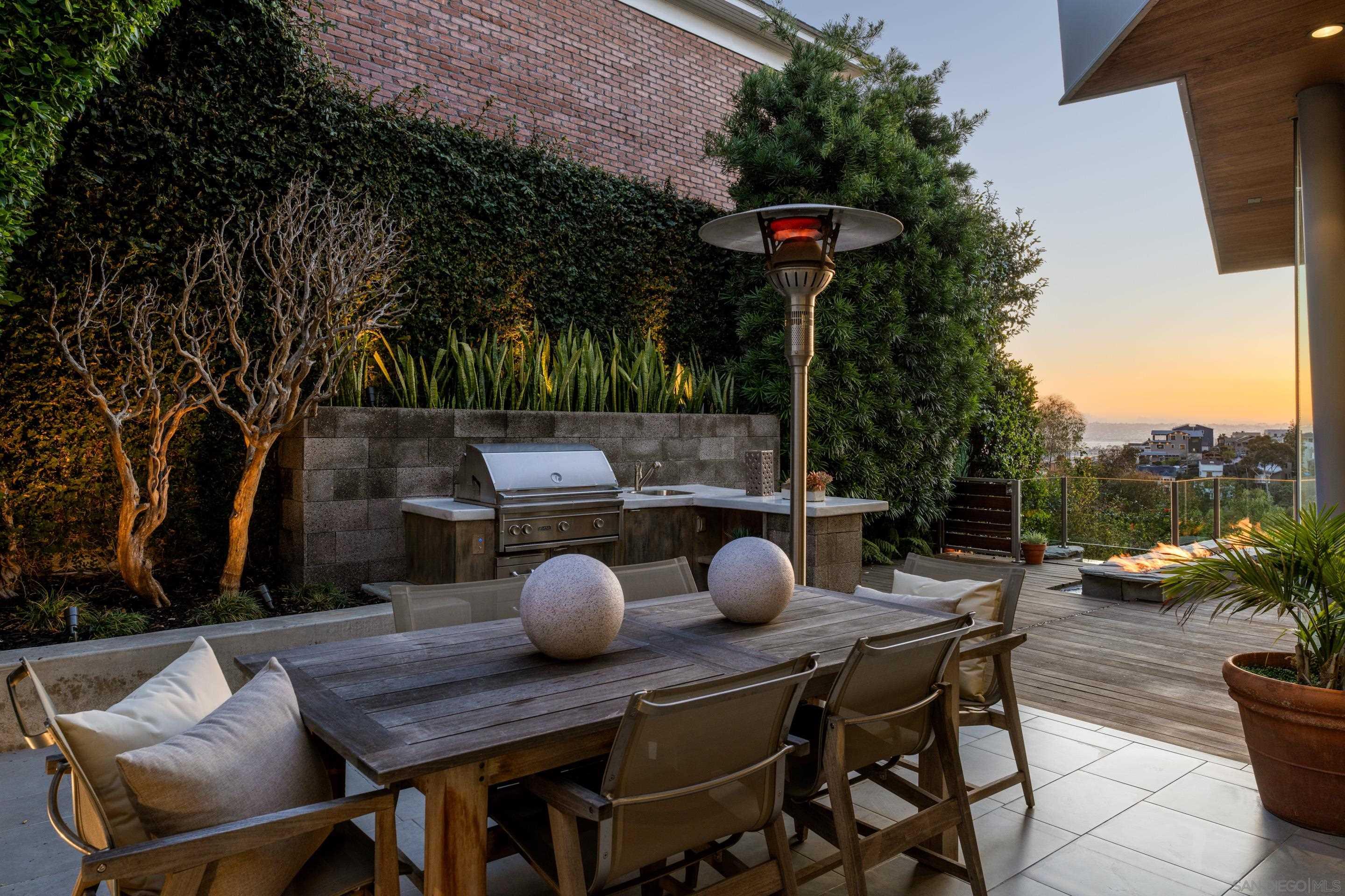 Detail Gallery Image 26 of 31 For 2730  Brant St, San Diego,  CA 92103 - 4 Beds | 3/1 Baths