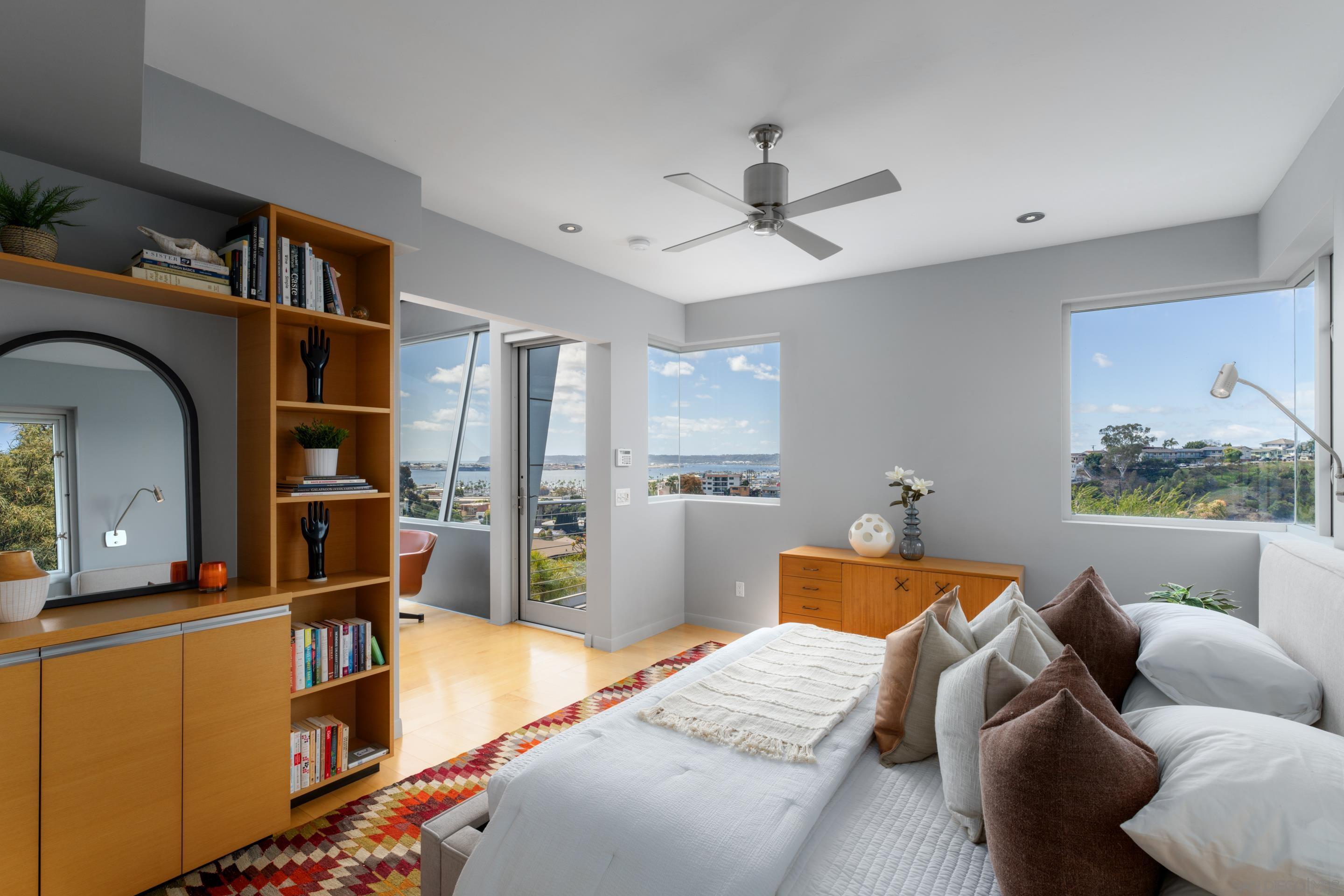 Detail Gallery Image 4 of 31 For 2730  Brant St, San Diego,  CA 92103 - 4 Beds | 3/1 Baths